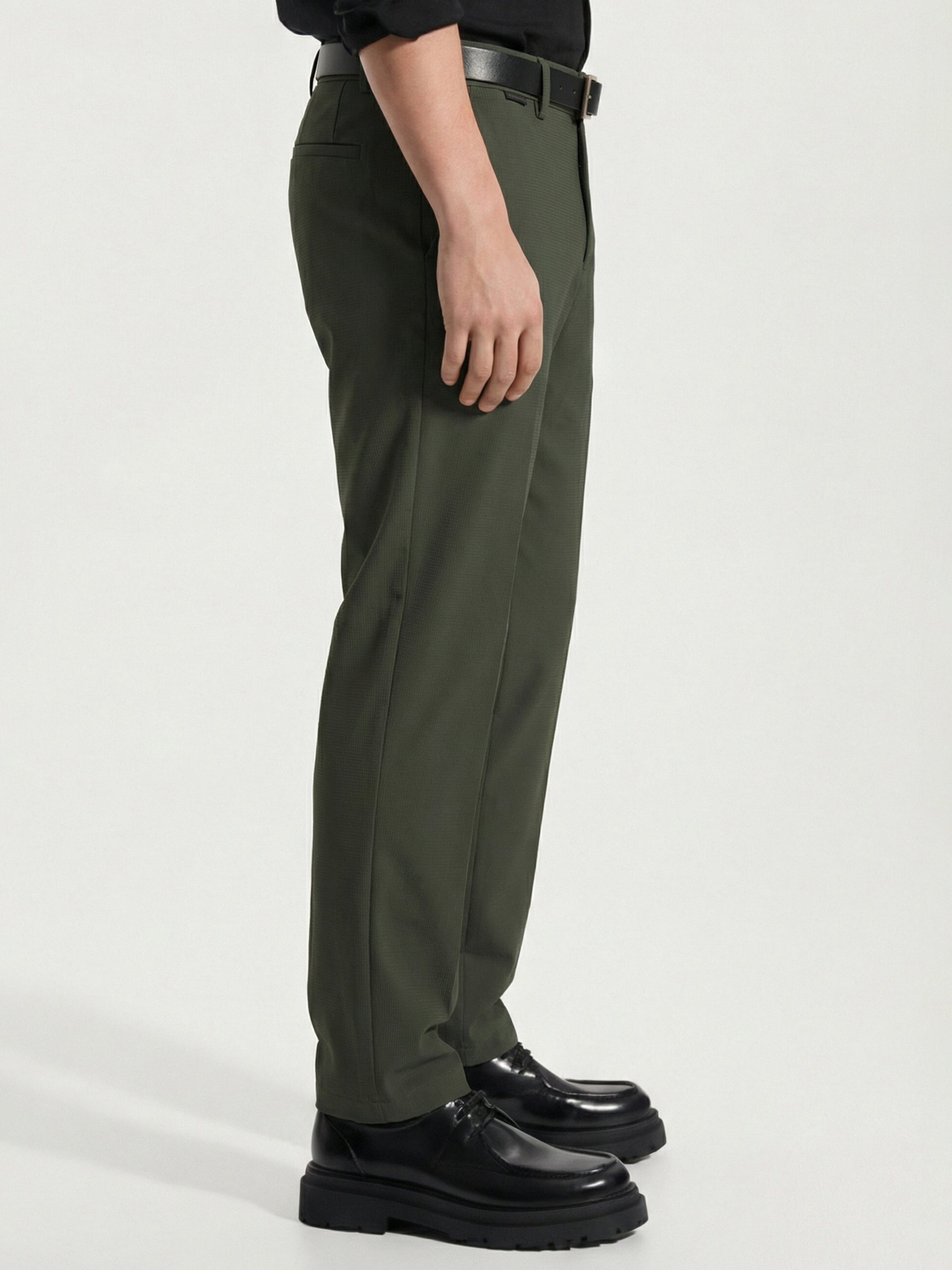 Highlander Men Olive Relaxed Fit Solid Regular Trouser - Olive - Image 4