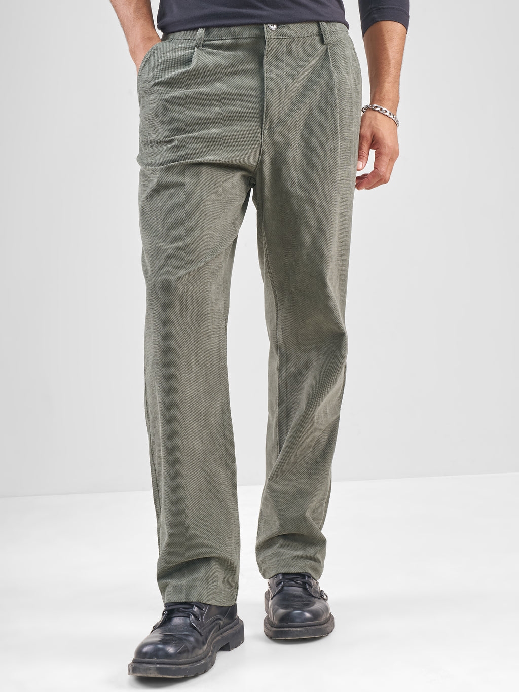 Highlander Men Olive Loose Fit Solid Regular Trouser - Olive - Image 1