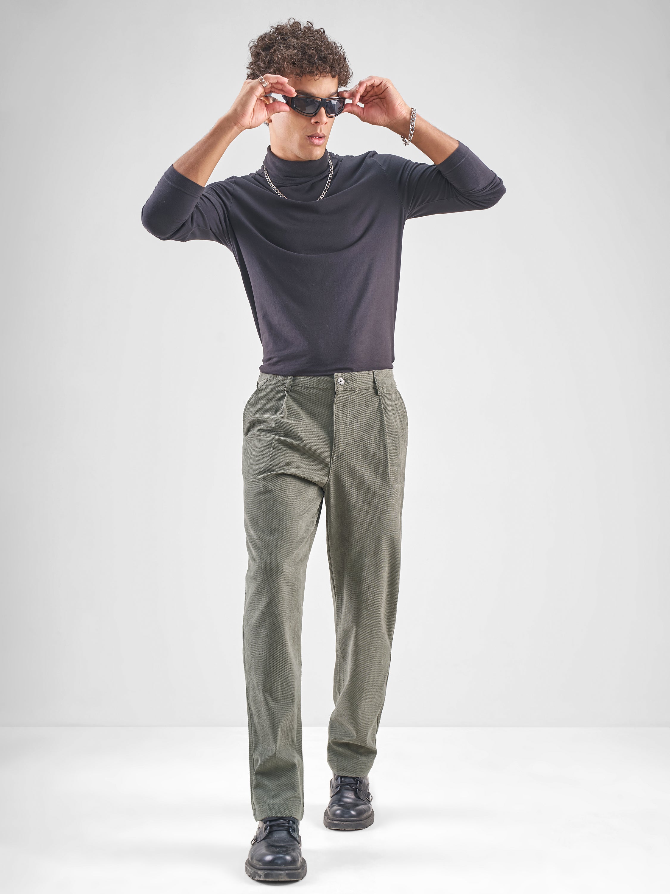 Highlander Men Olive Loose Fit Solid Regular Trouser - Olive - Image 2