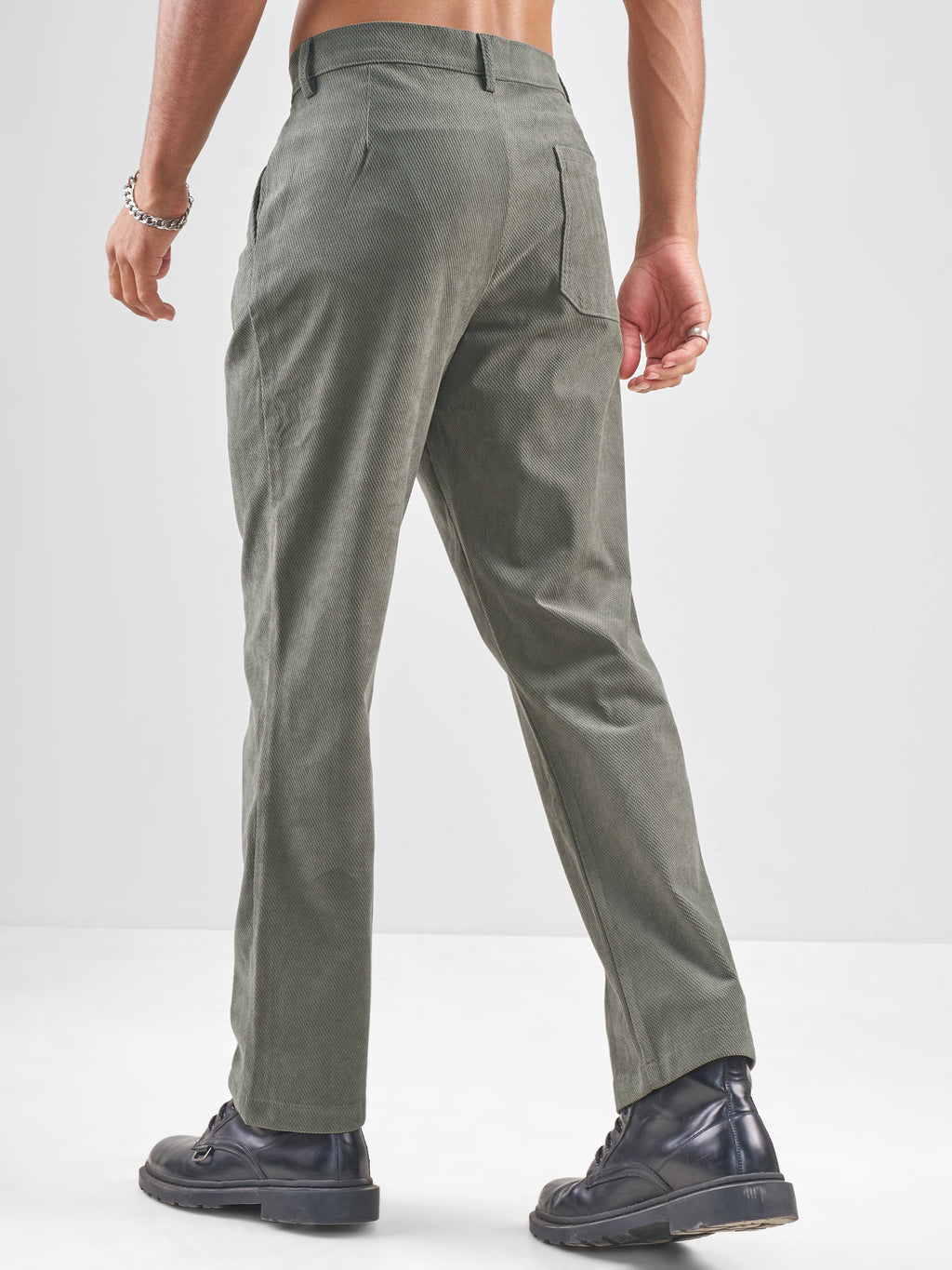 Highlander Men Olive Loose Fit Solid Regular Trouser - Olive - Image 3