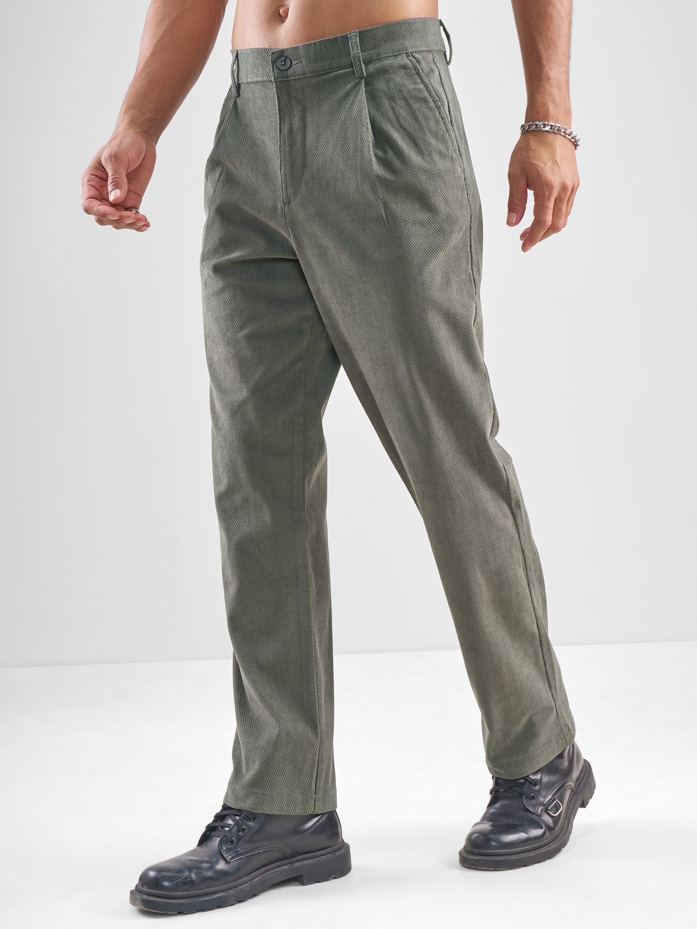 Highlander Men Olive Loose Fit Solid Regular Trouser - Olive - Image 4