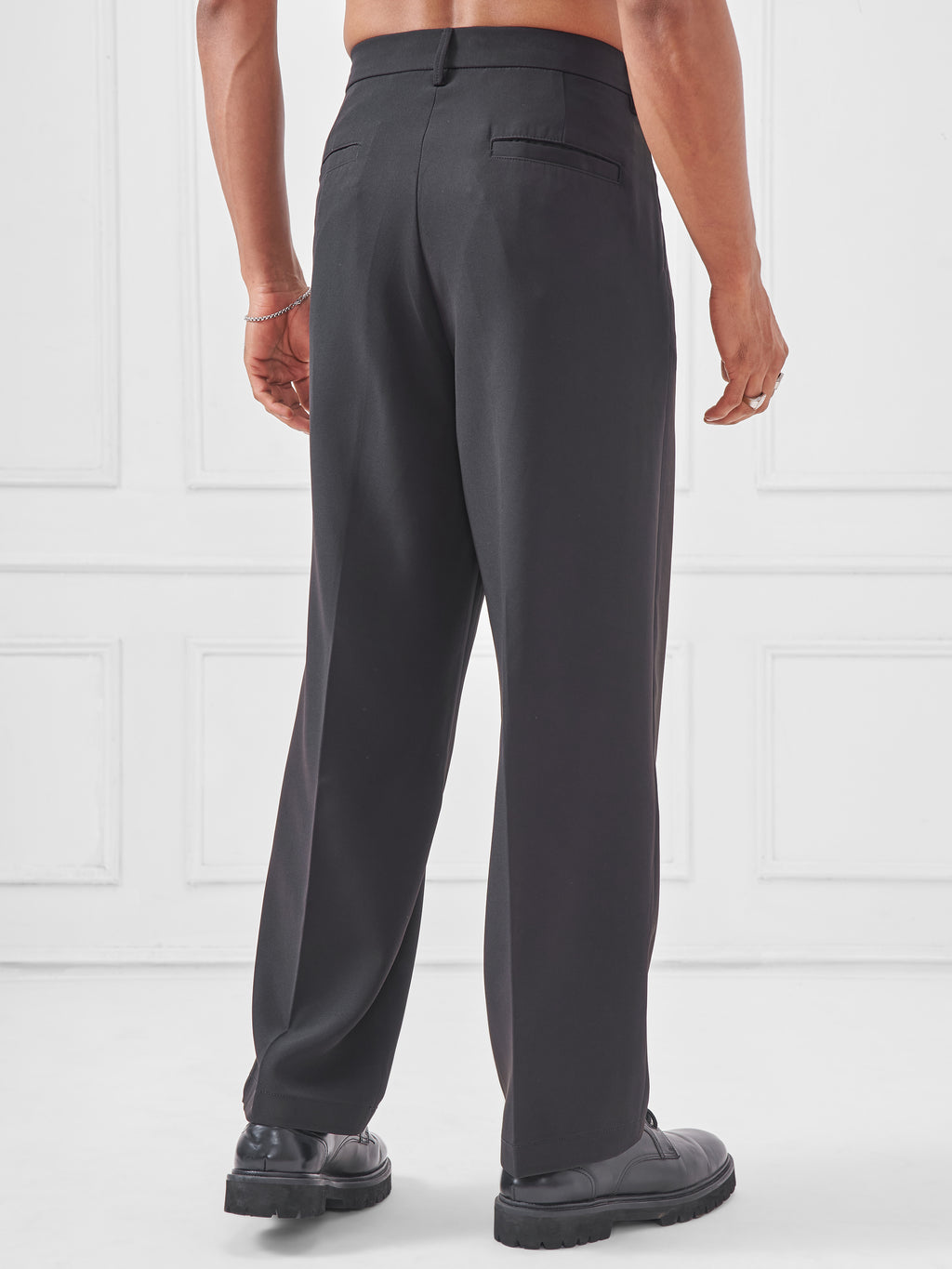Highlander Men Black Wide Leg Solid Regular Trouser - Black - Image 3