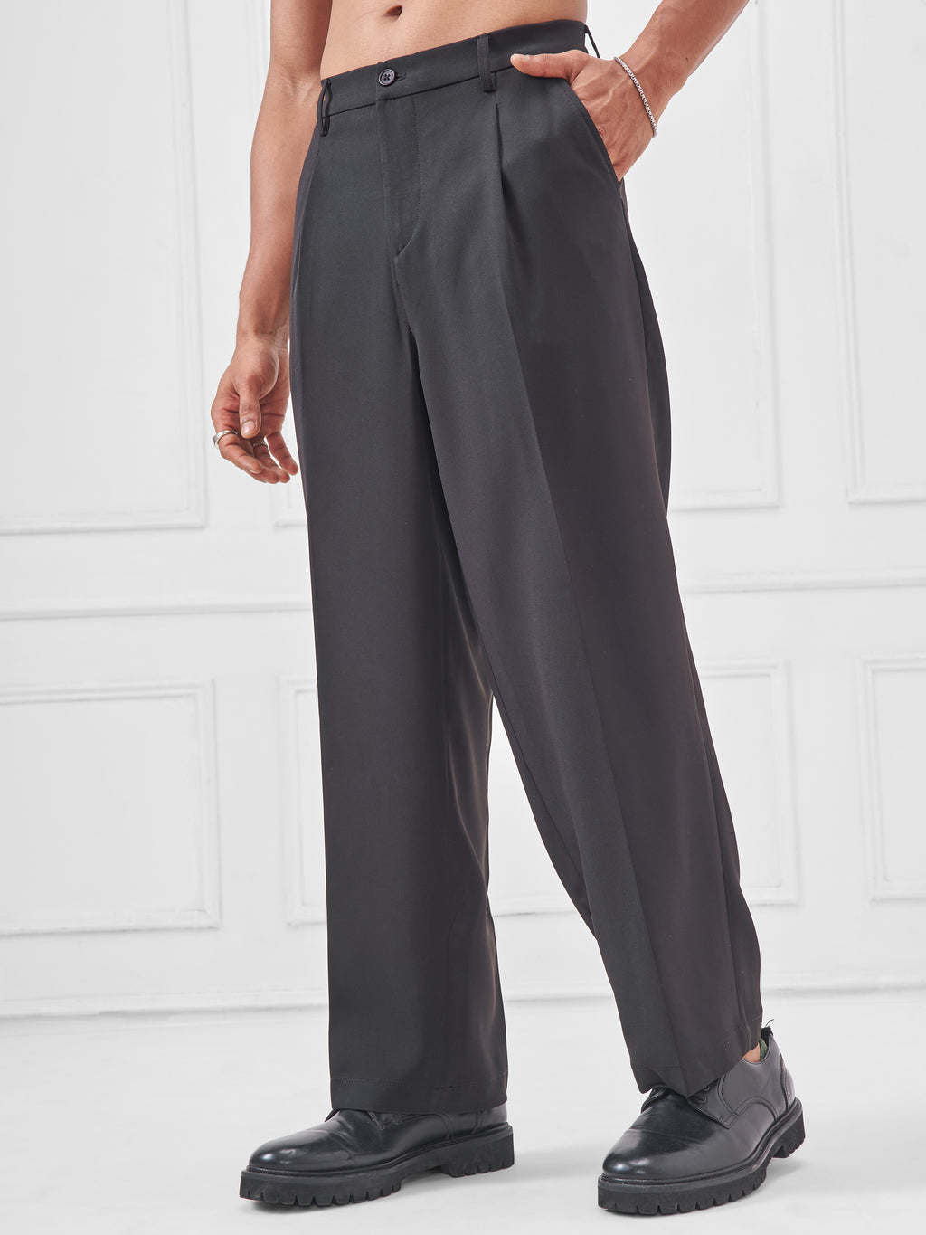 Highlander Men Black Wide Leg Solid Regular Trouser - Black - Image 4