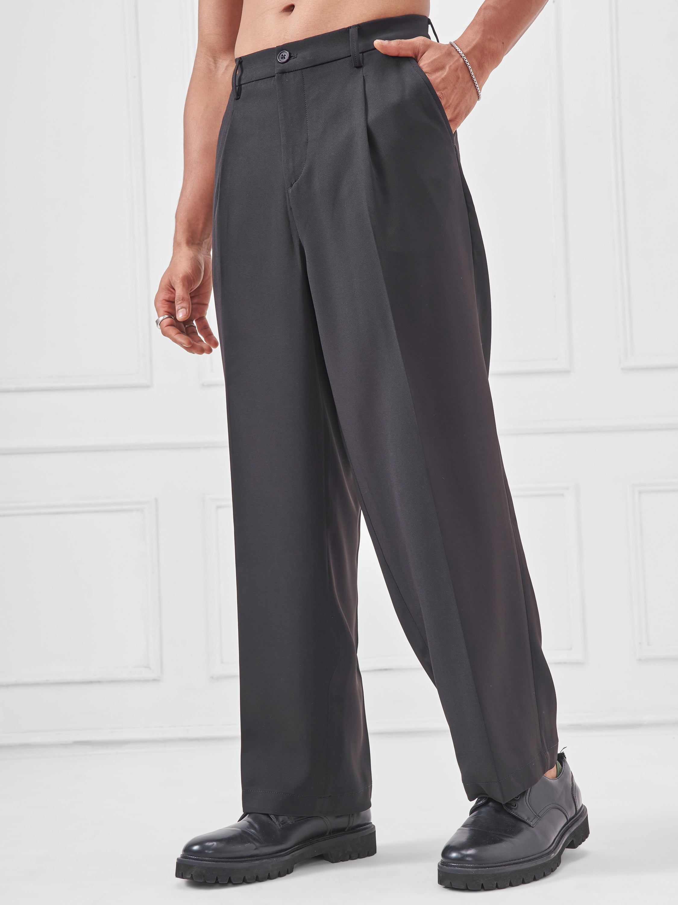 Highlander Men Black Wide Leg Solid Regular Trouser - Black - Image 4
