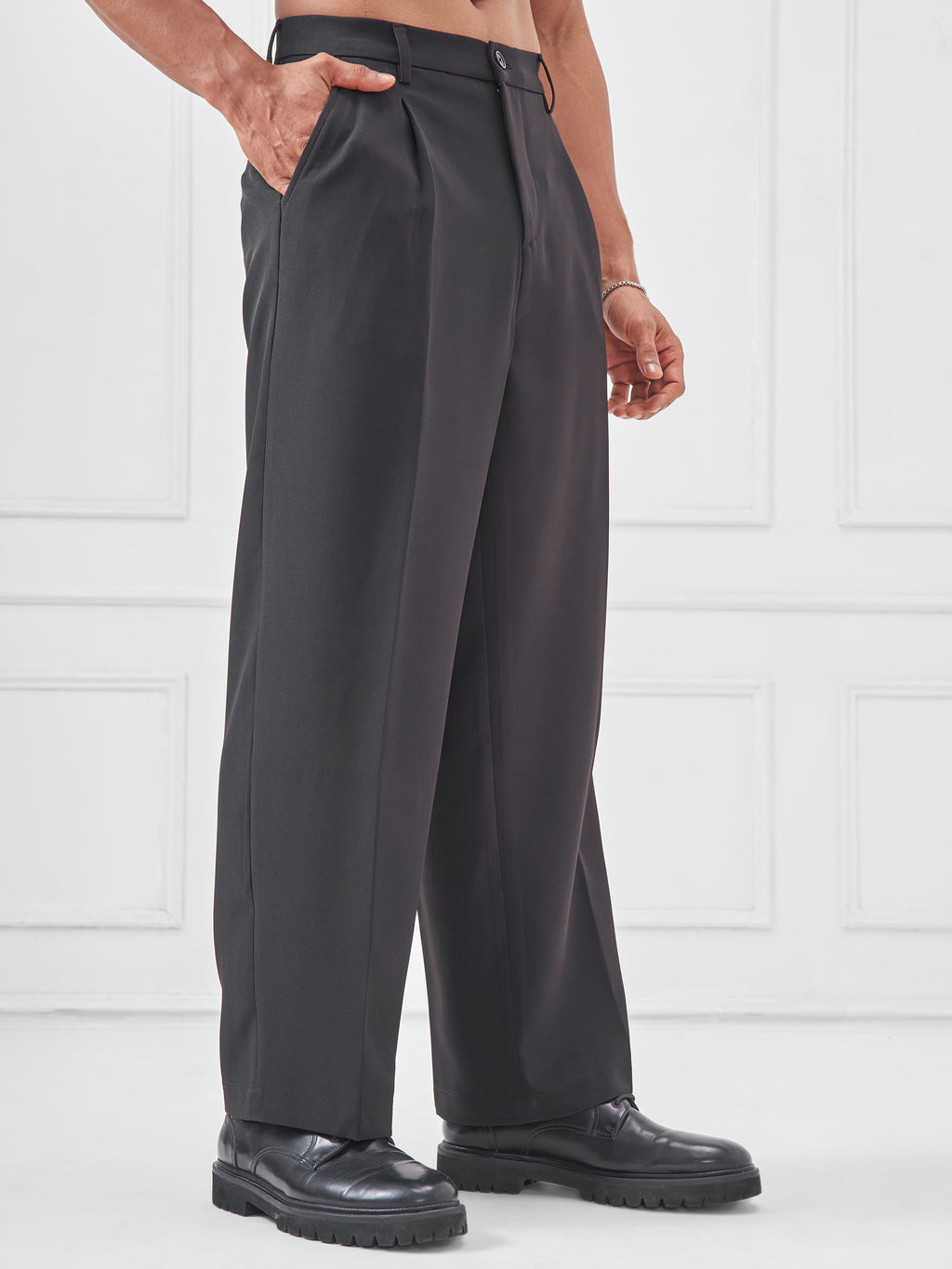 Highlander Men Black Wide Leg Solid Regular Trouser - Black - Image 6