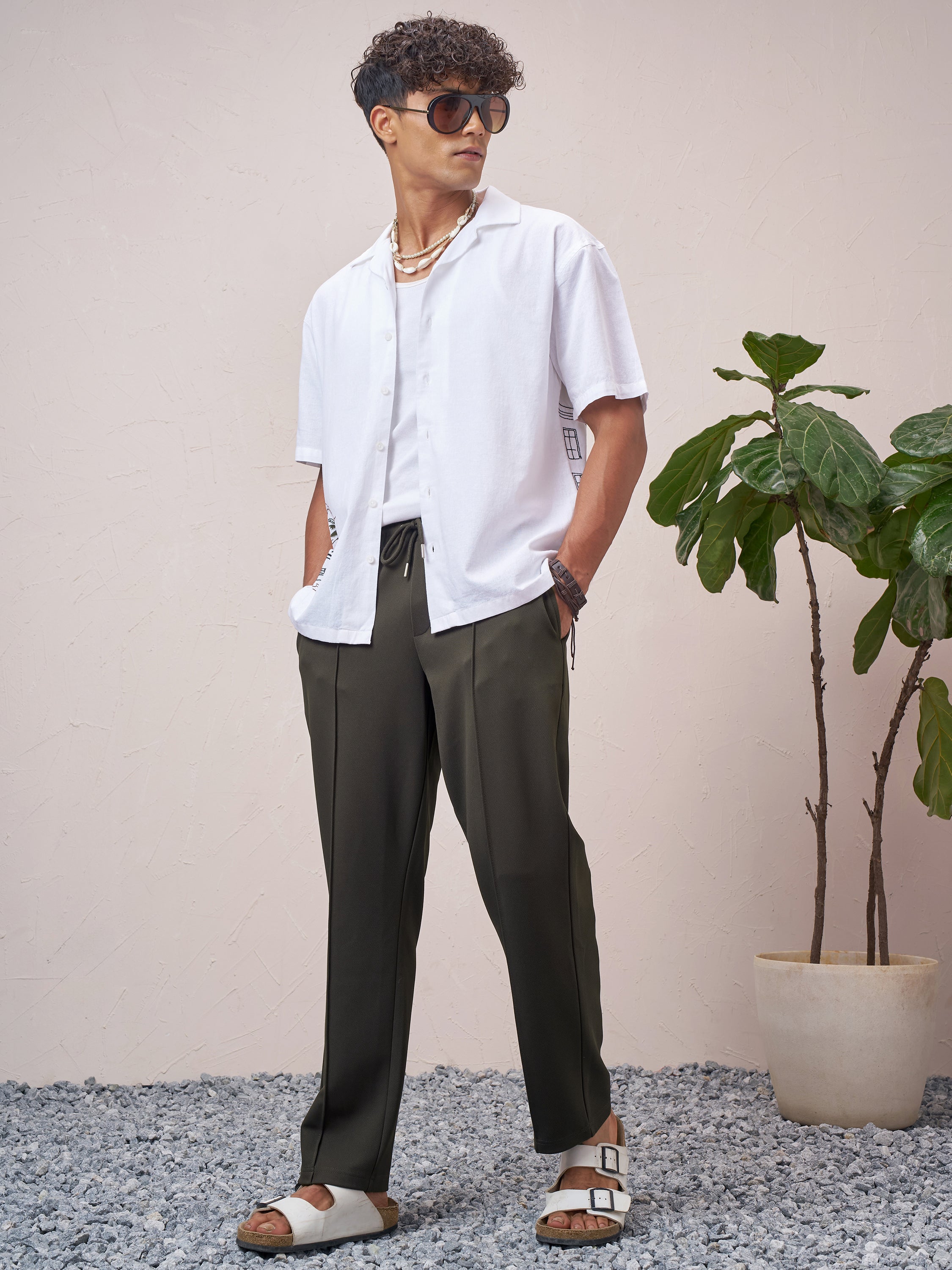 Highlander Men Olive Relaxed Fit Solid Regular Trouser - Olive - Image 2