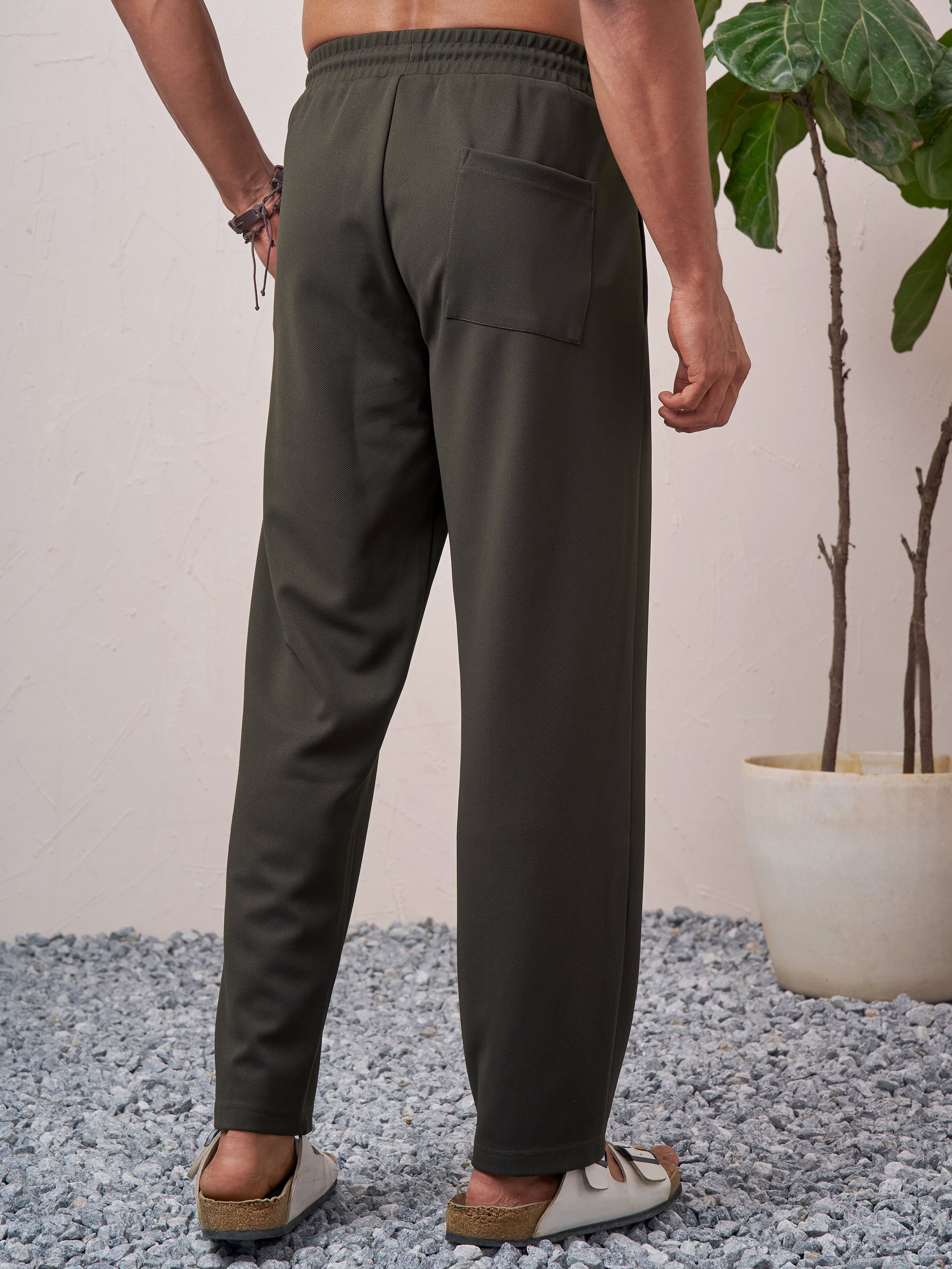 Highlander Men Olive Relaxed Fit Solid Regular Trouser - Olive - Image 3
