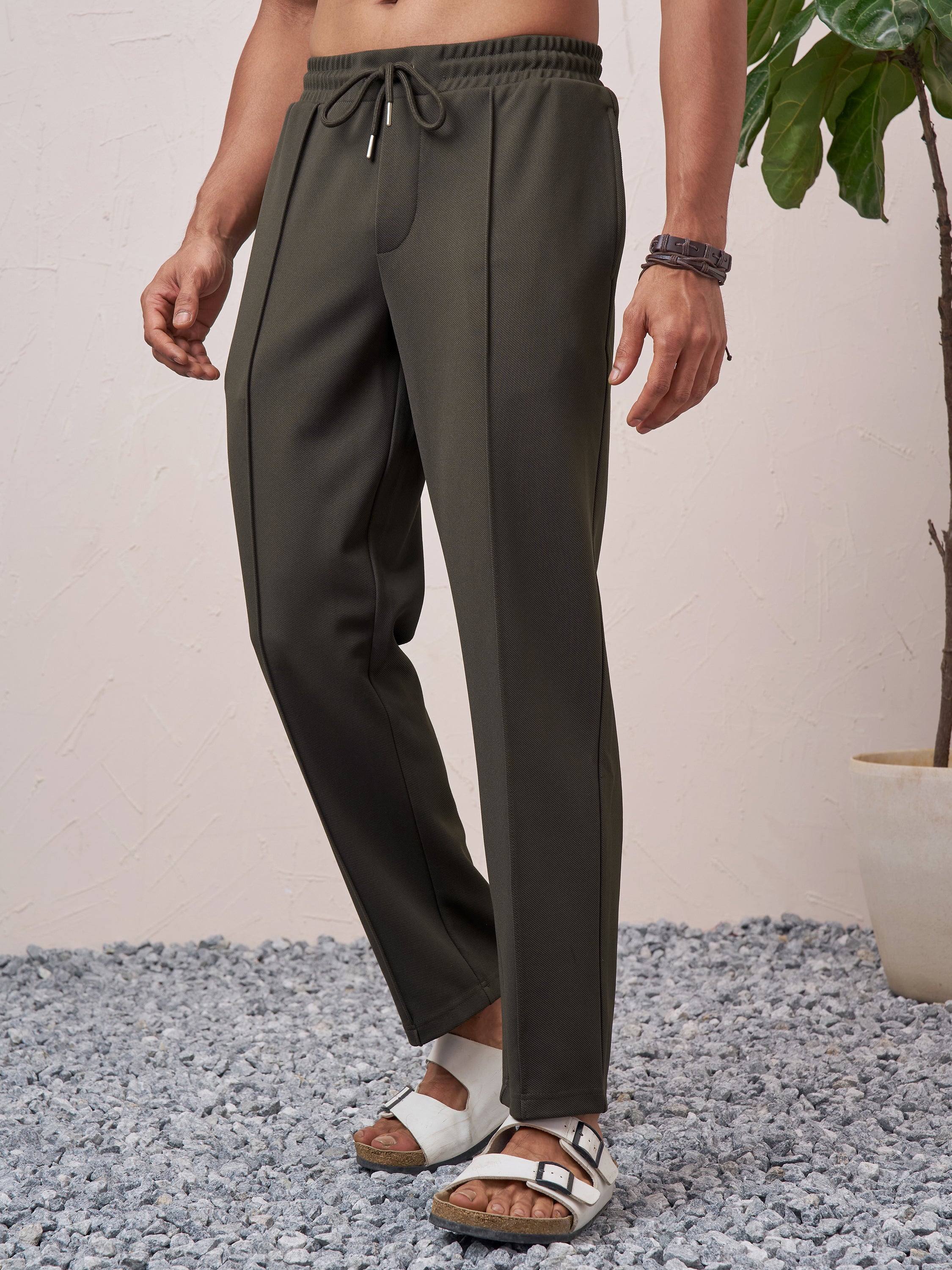 Highlander Men Olive Relaxed Fit Solid Regular Trouser - Olive - Image 4