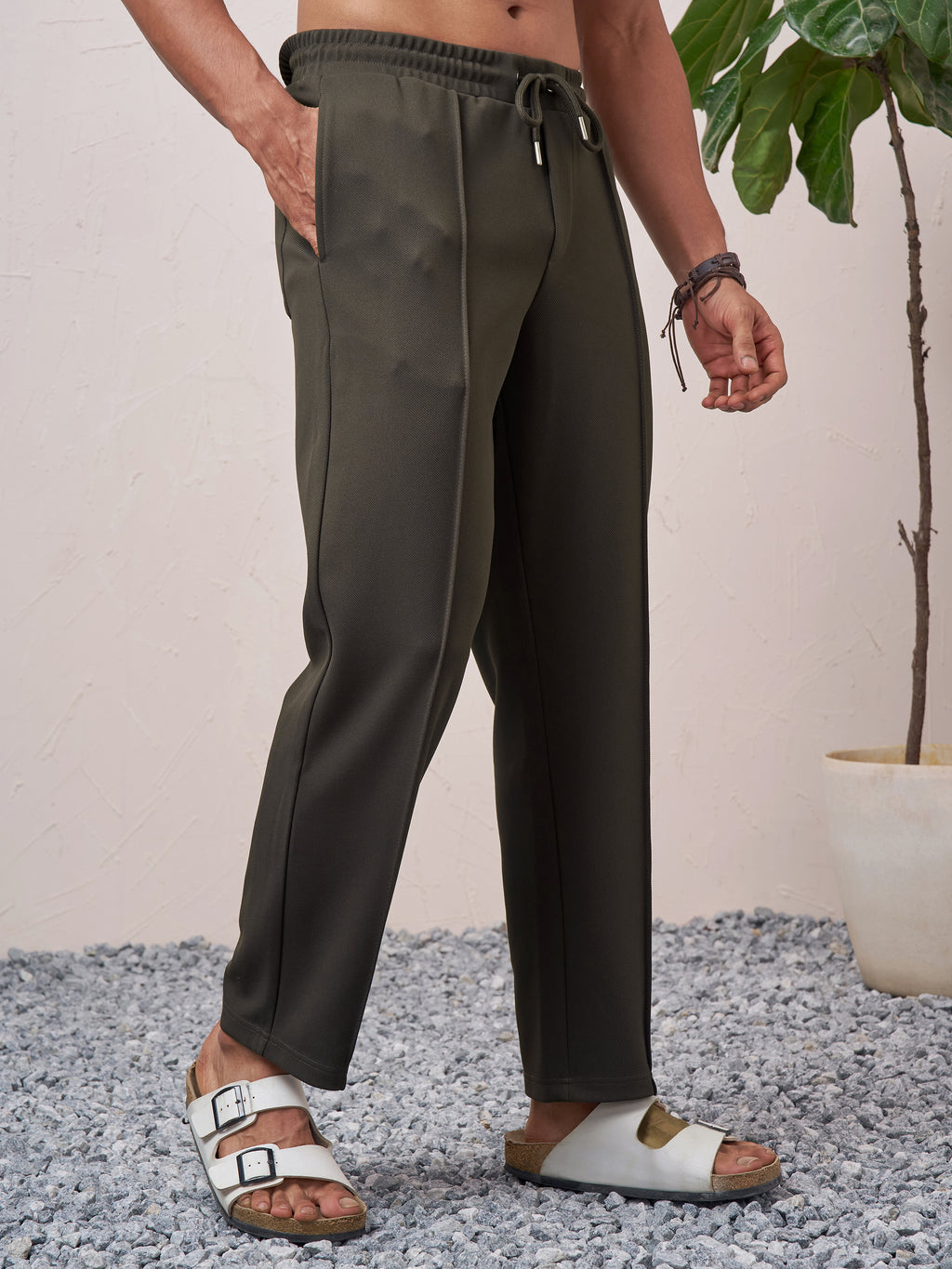 Highlander Men Olive Relaxed Fit Solid Regular Trouser - Olive - Image 6