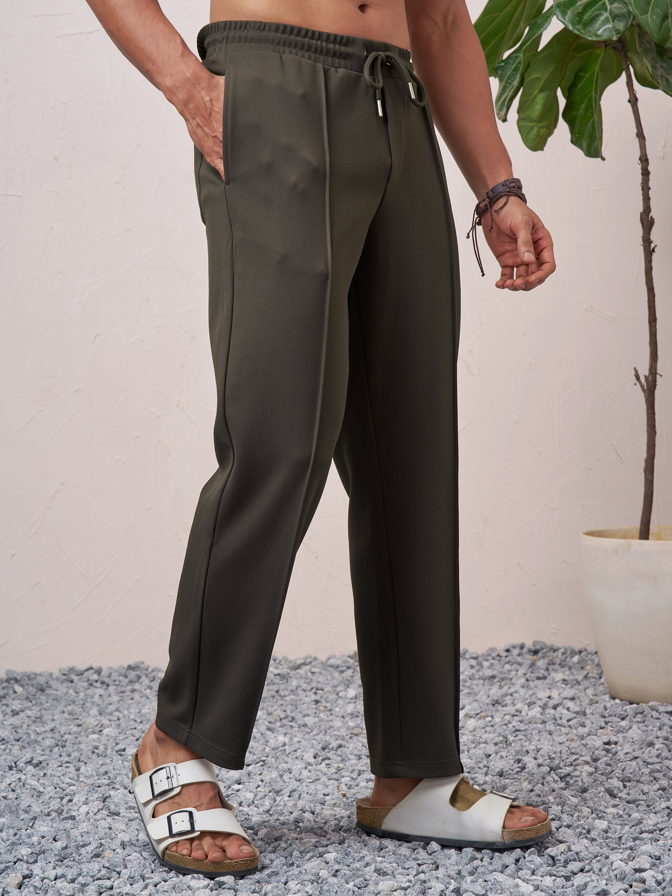 Highlander Men Olive Relaxed Fit Solid Regular Trouser - Olive - Image 6