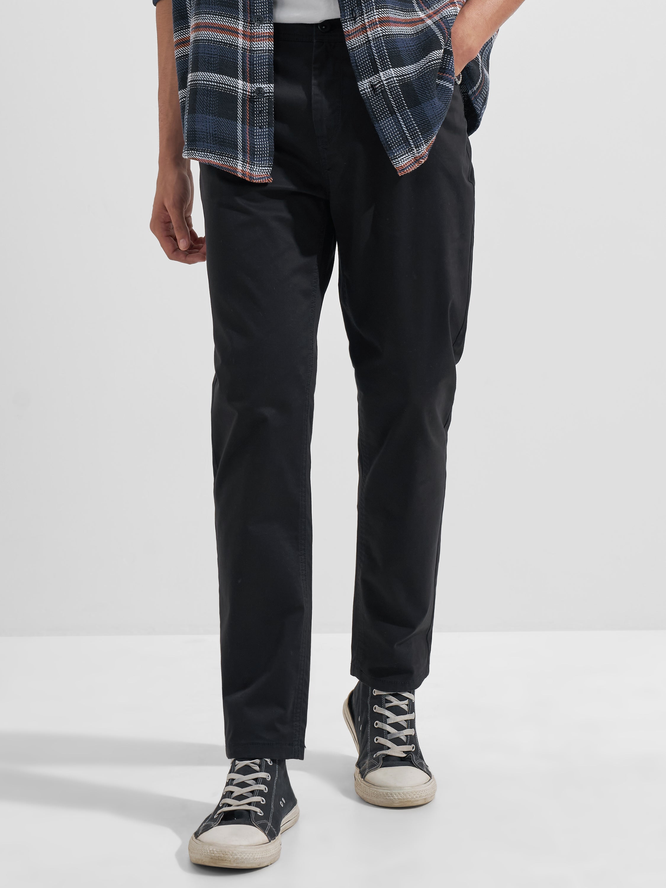 Highlander Men Black Slim Fit Solid Chinos
