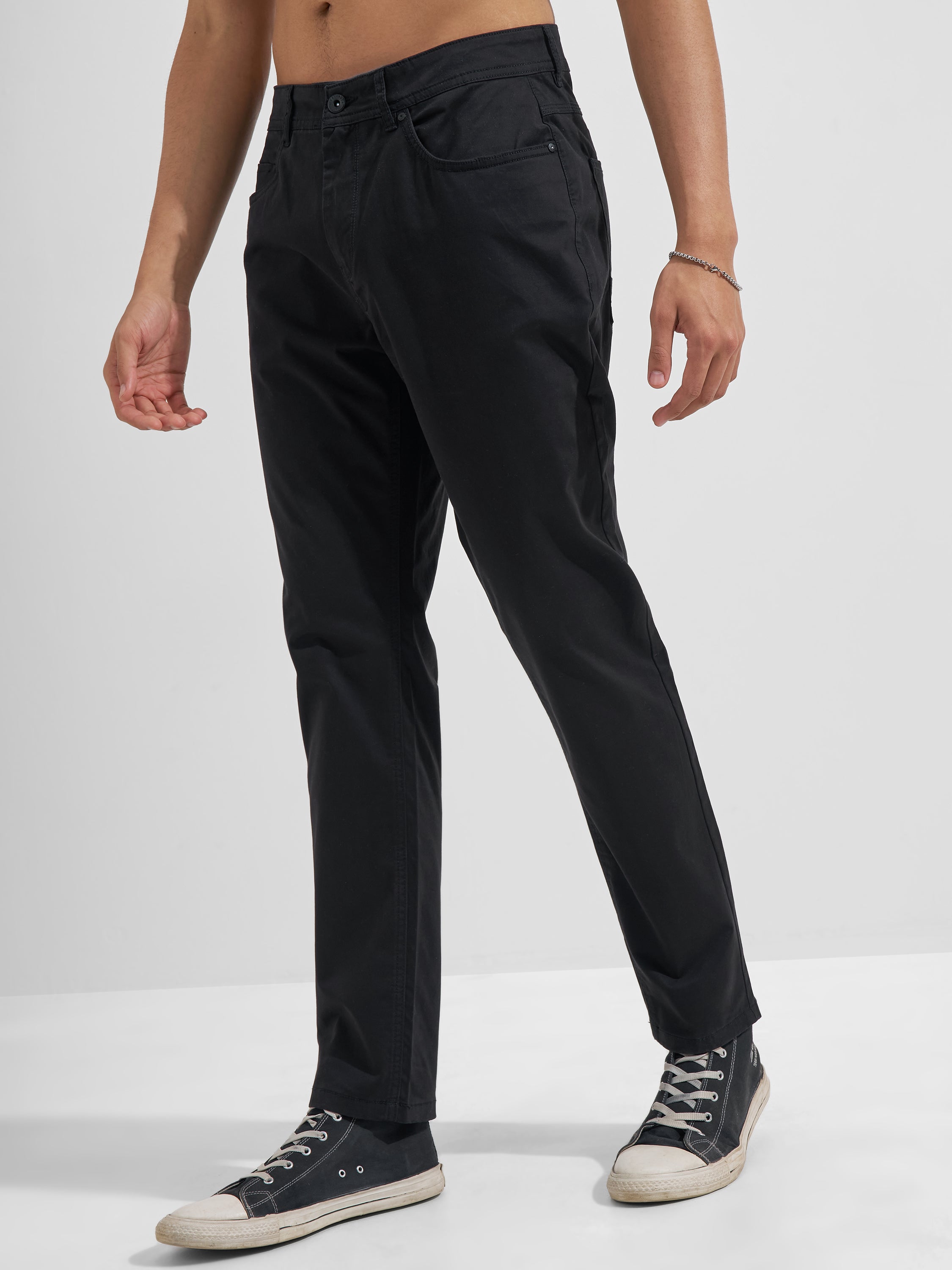 Highlander Men Black Slim Fit Solid Chinos