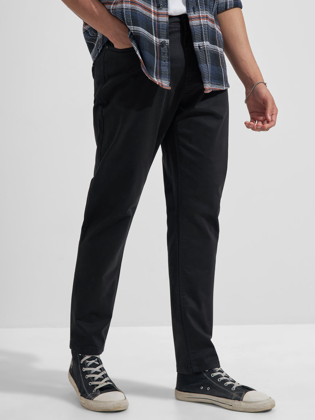 Highlander Men Black Slim Fit Solid Chinos