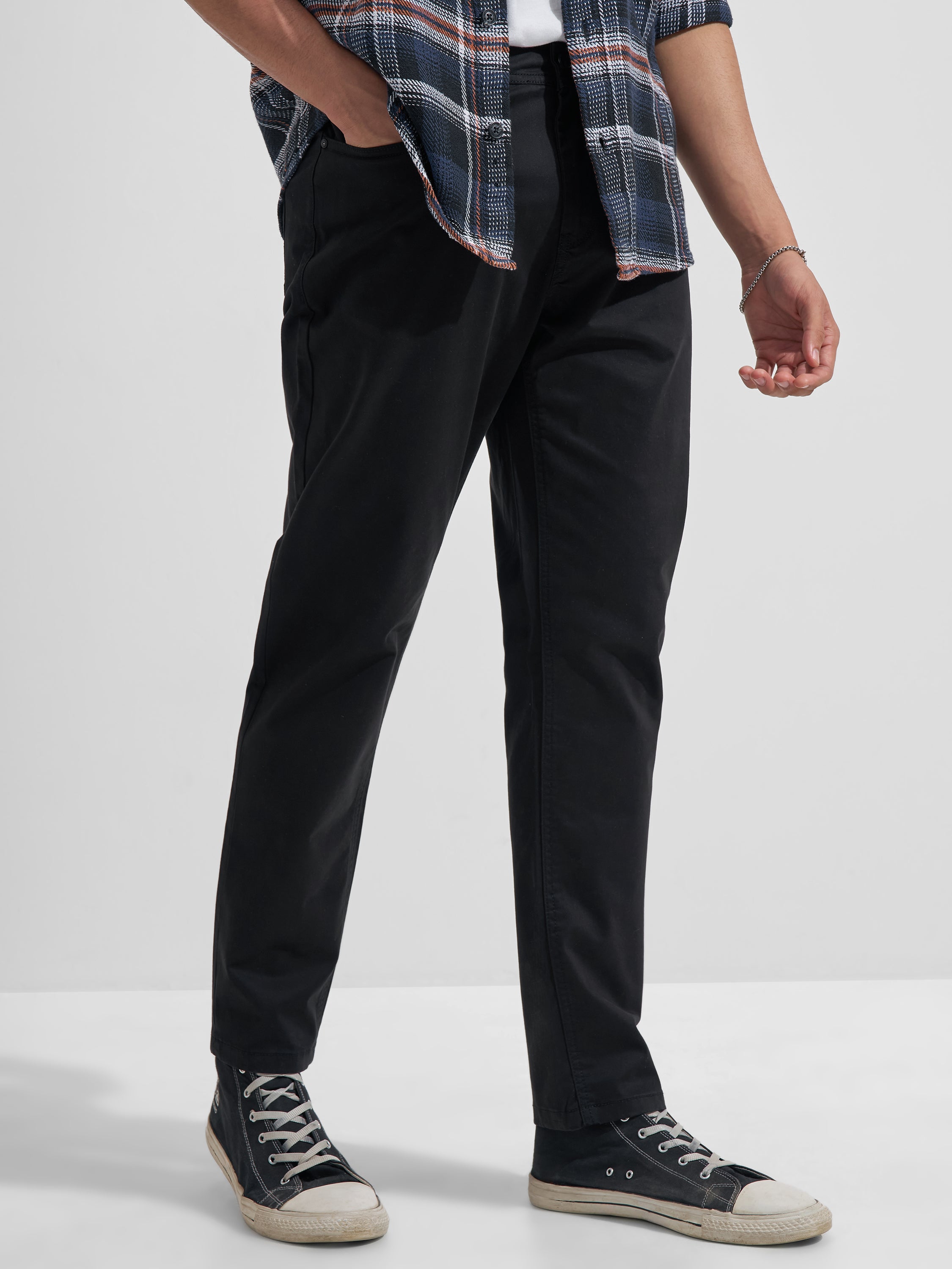 Highlander Men Black Slim Fit Solid Chinos