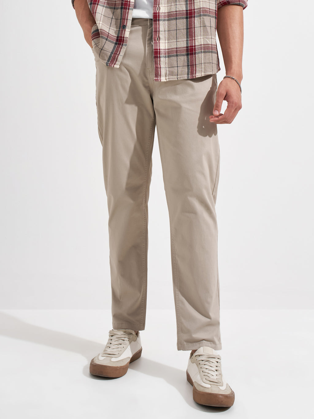 Highlander Men Beige Slim Fit Solid Chinos
