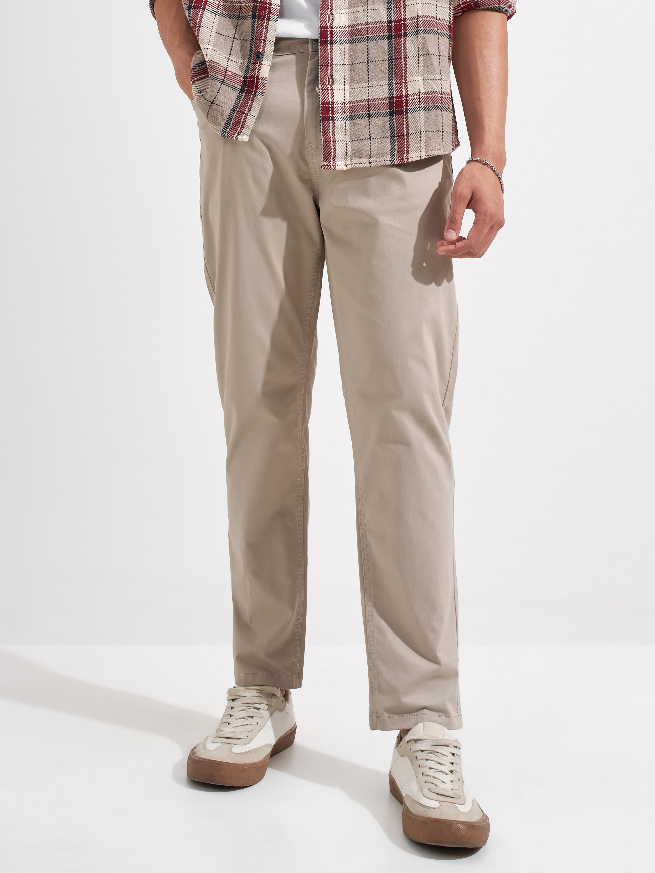 Highlander Men Beige Slim Fit Solid Chinos
