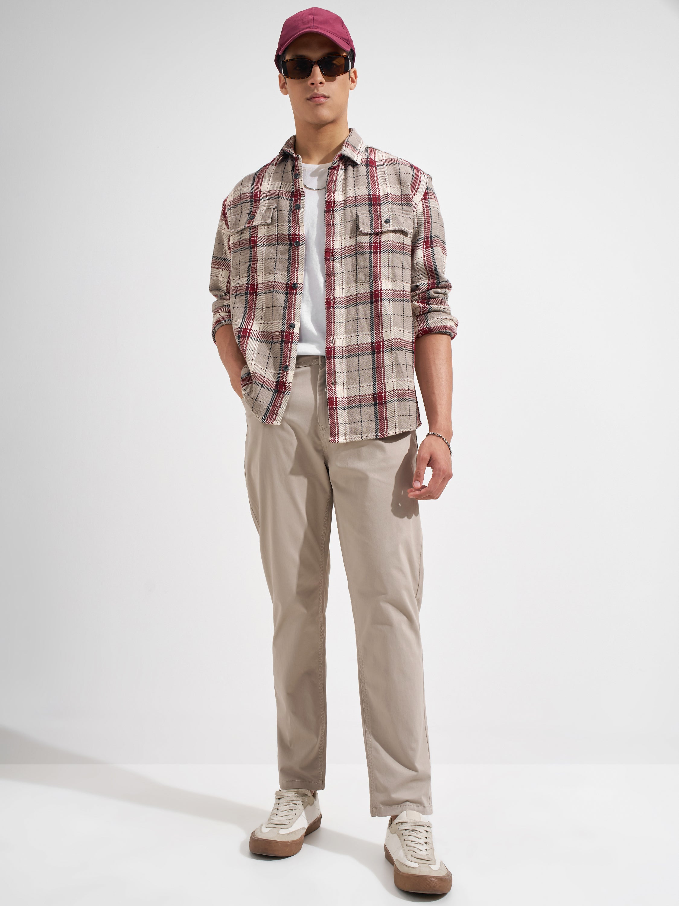 Highlander Men Beige Slim Fit Solid Chinos