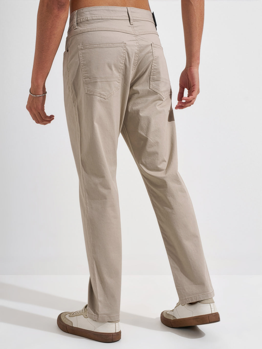 Highlander Men Beige Slim Fit Solid Chinos