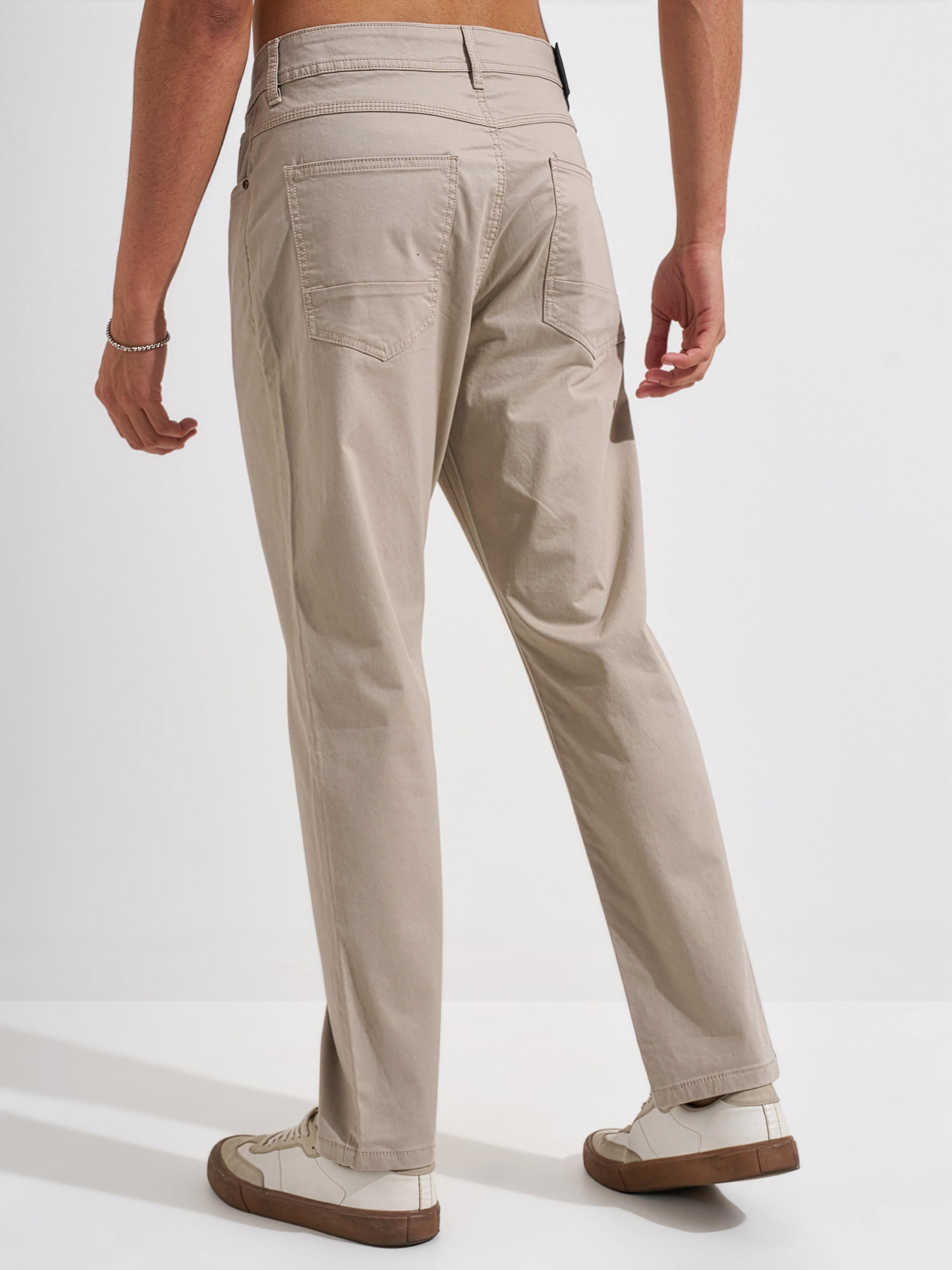 Highlander Men Beige Slim Fit Solid Chinos