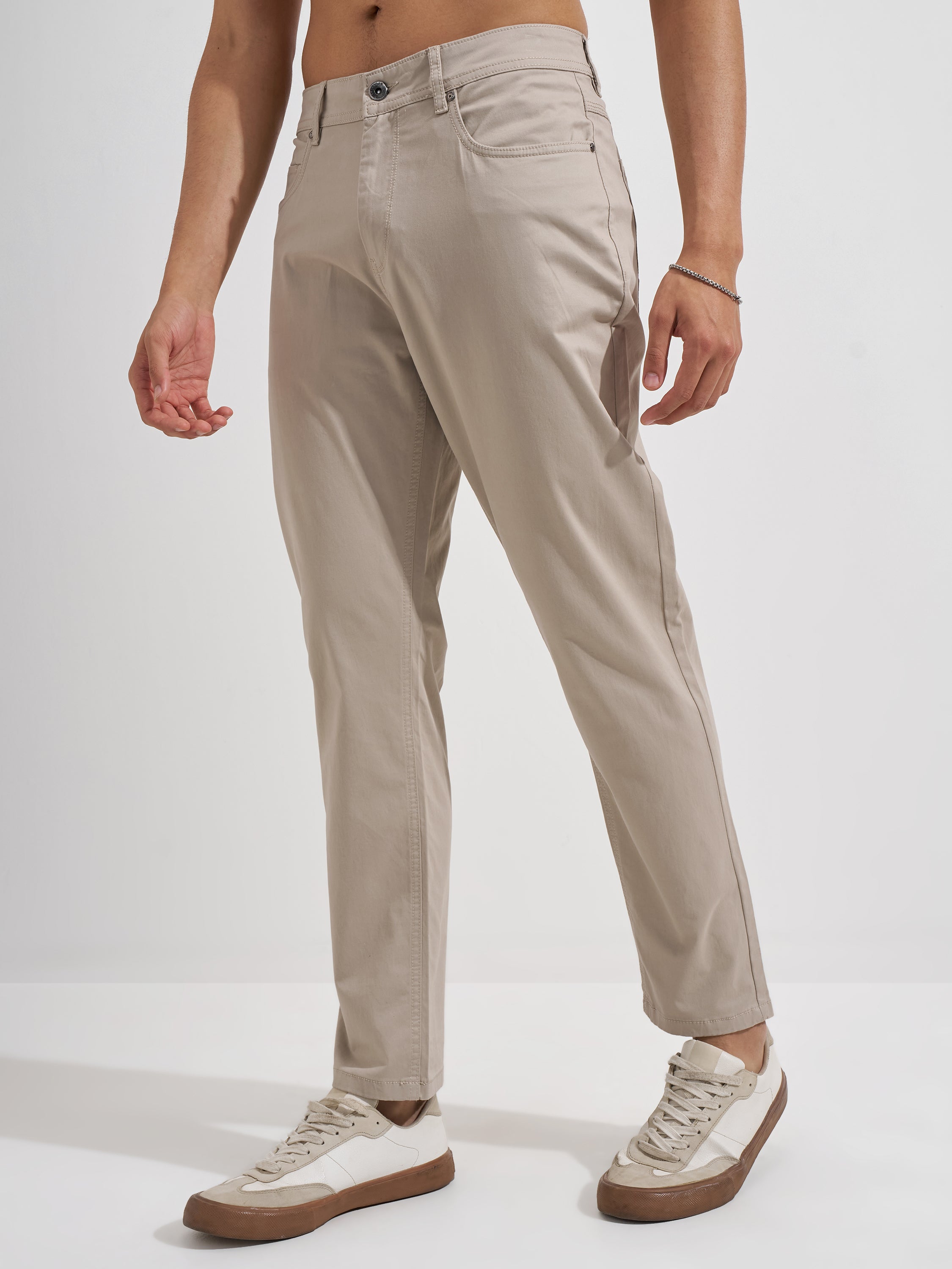 Highlander Men Beige Slim Fit Solid Chinos