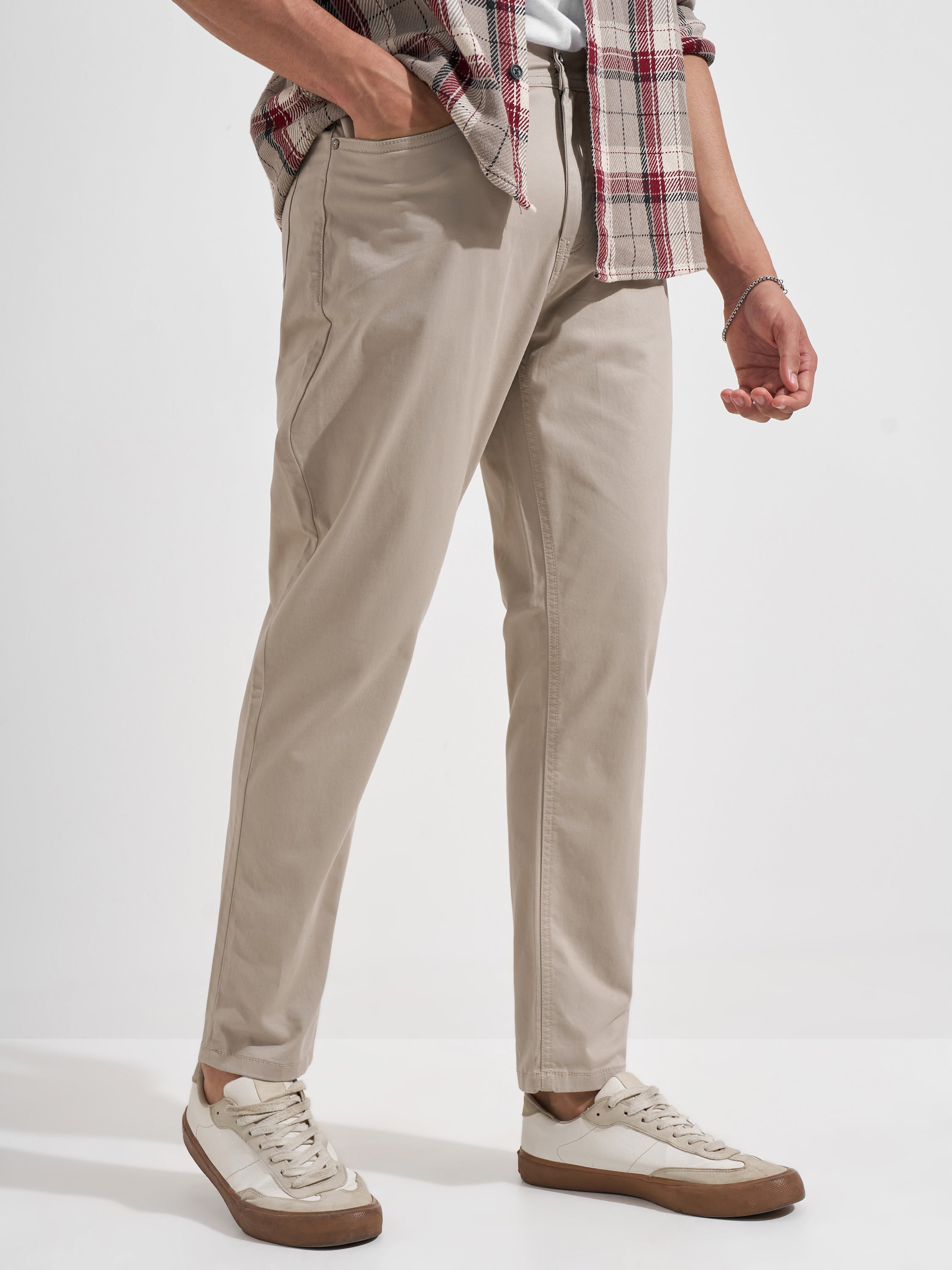Highlander Men Beige Slim Fit Solid Chinos