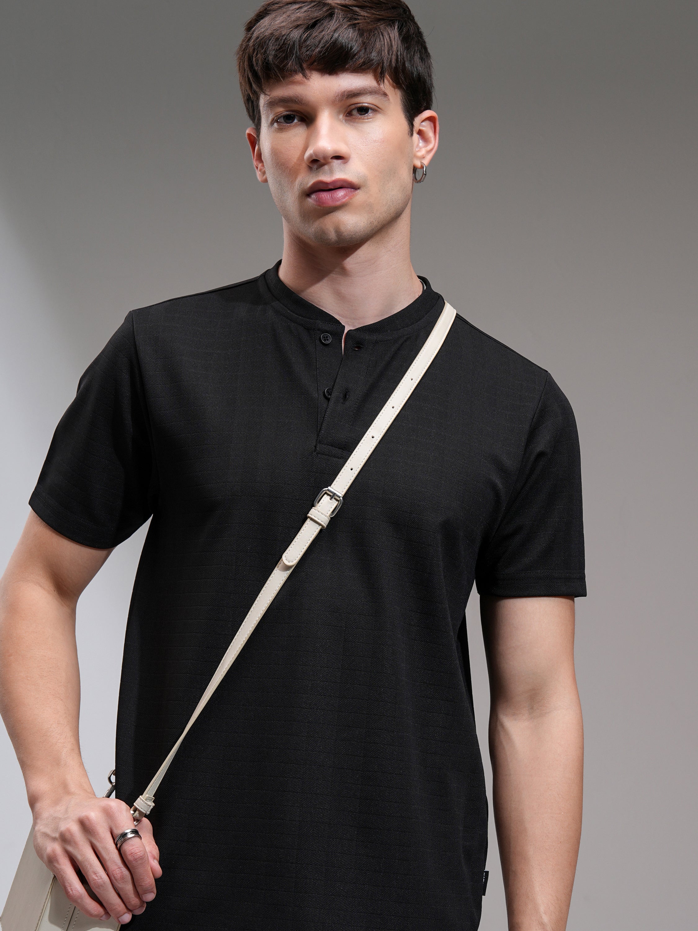 Highlander Men Black Solid Relaxed Fit T-Shirt - Black - Image 1
