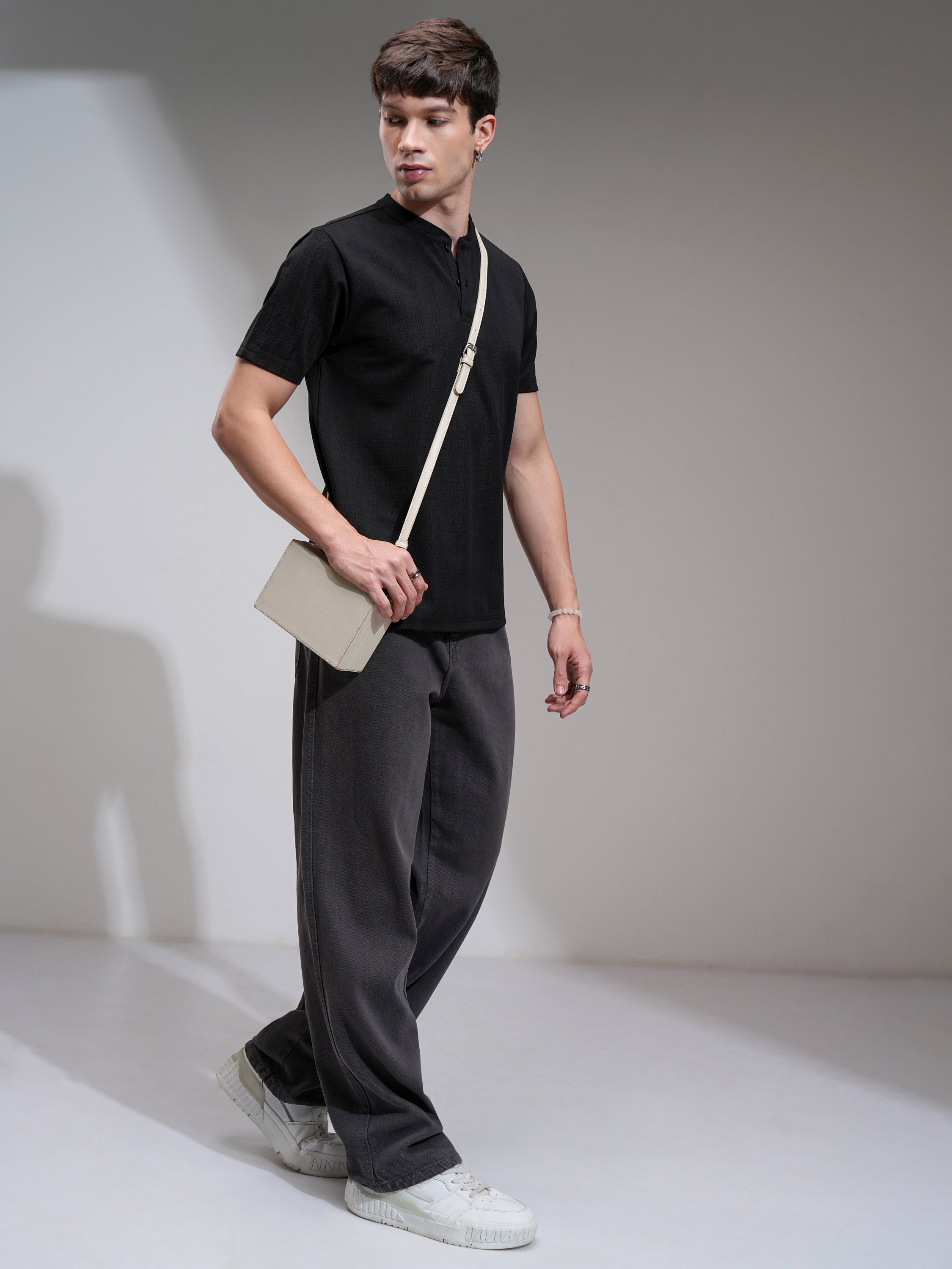Highlander Men Black Solid Relaxed Fit T-Shirt - Black - Image 2