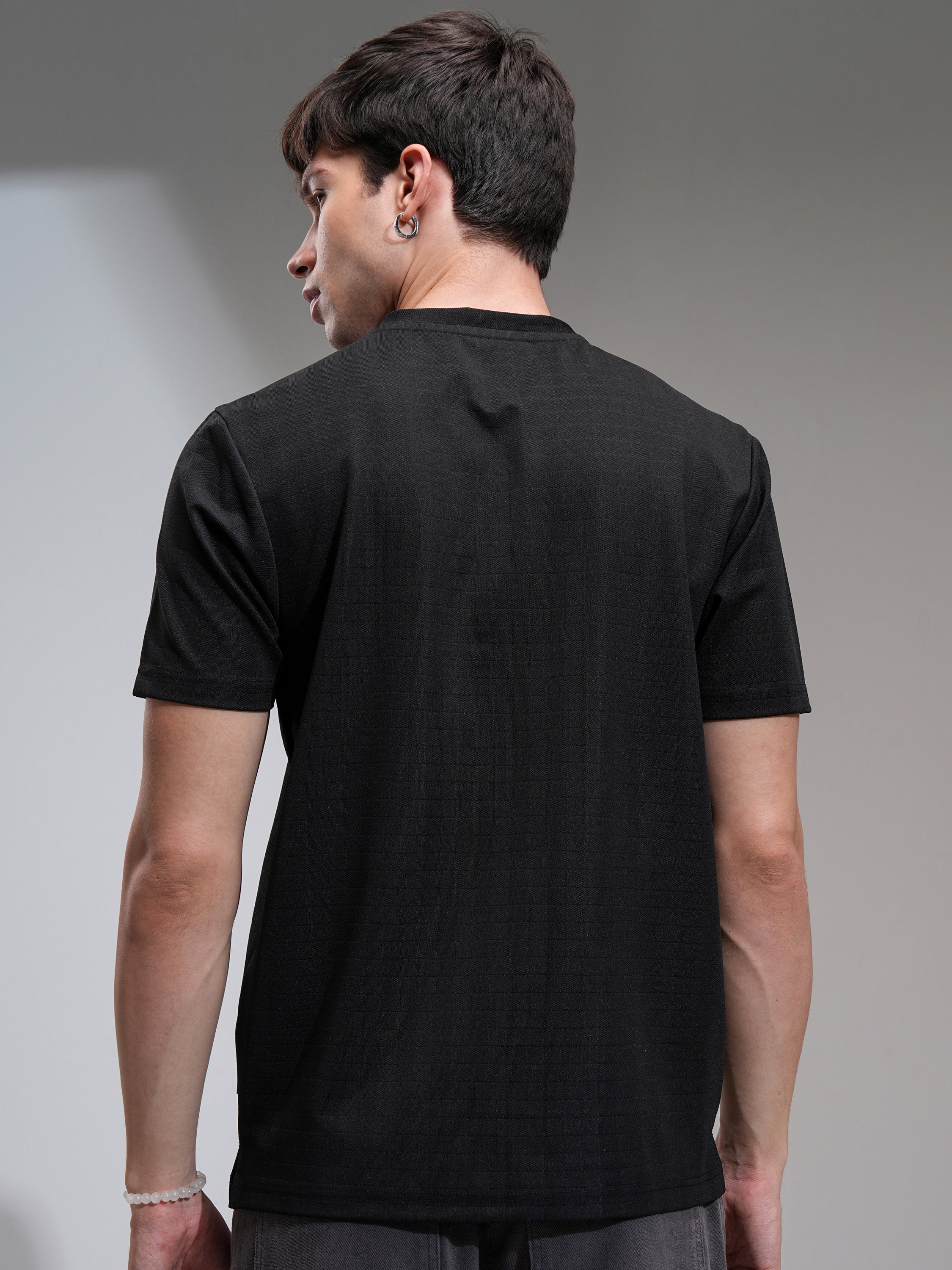 Highlander Men Black Solid Relaxed Fit T-Shirt - Black - Image 3