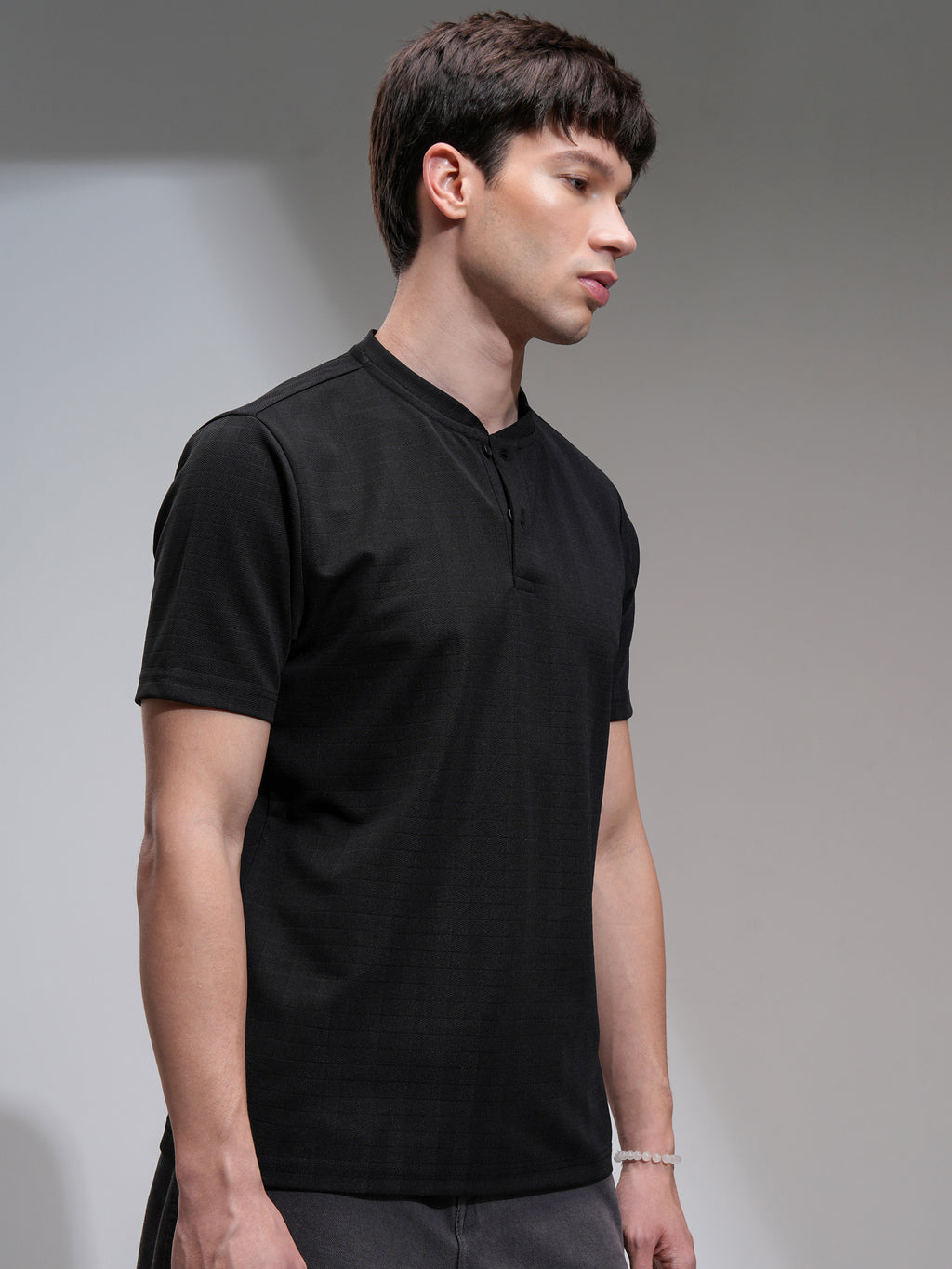 Highlander Men Black Solid Relaxed Fit T-Shirt - Black - Image 6