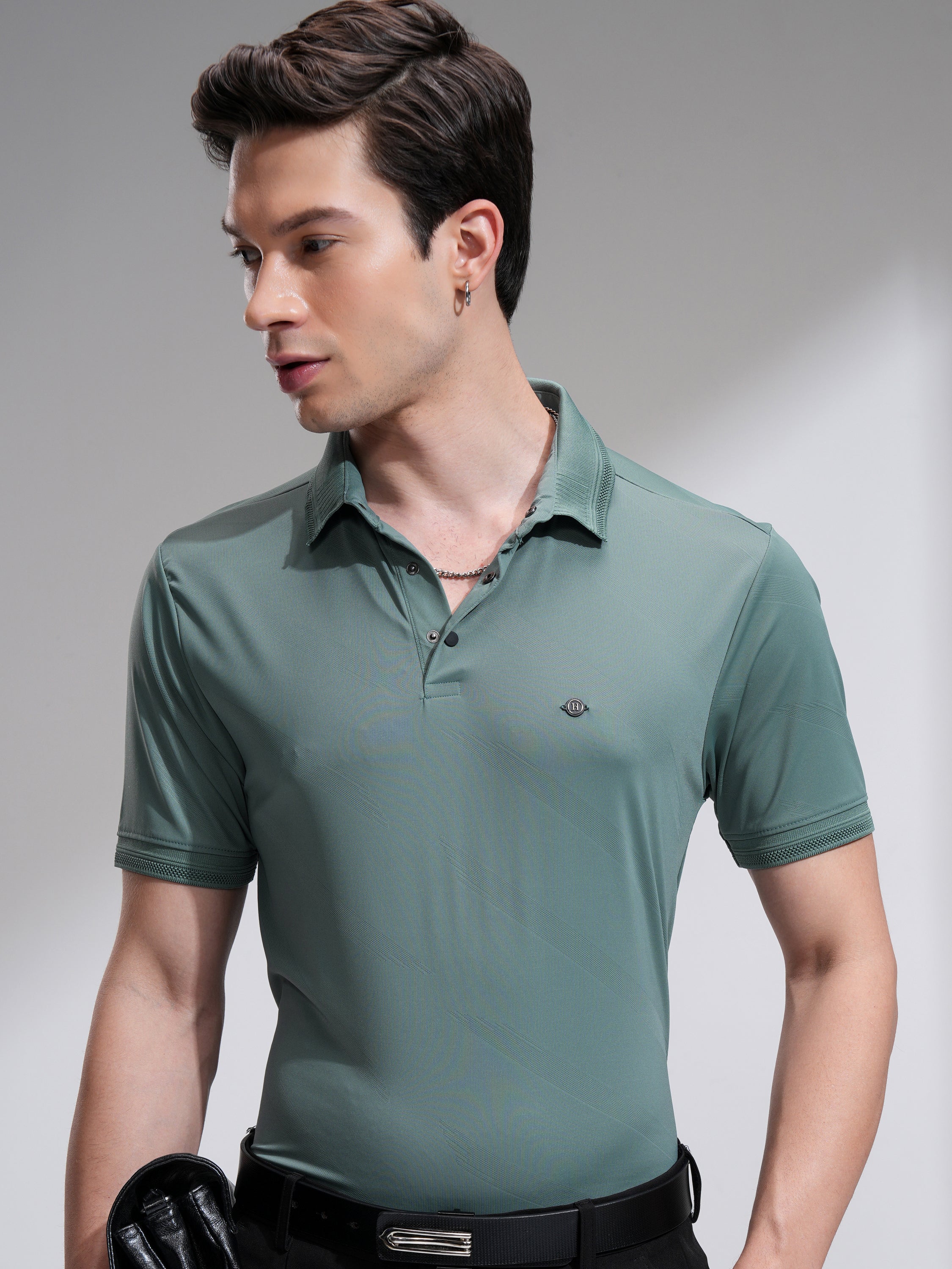 Highlander Men Green Solid Regular Fit T-Shirt - Green - Image 1