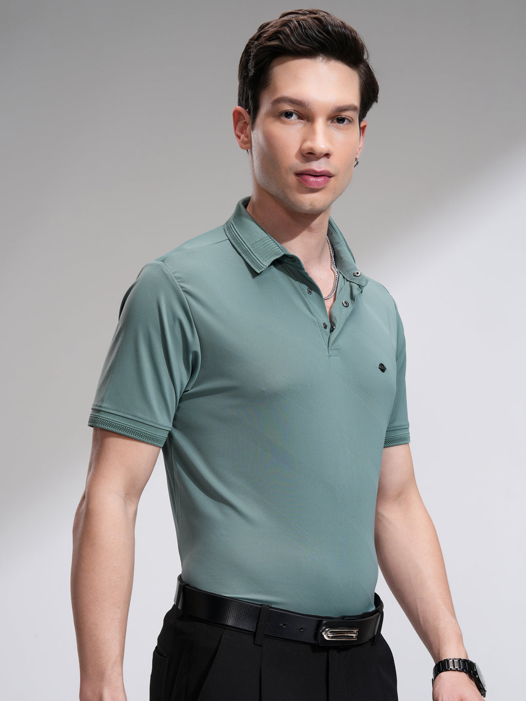 Highlander Men Green Solid Regular Fit T-Shirt - Green - Image 6