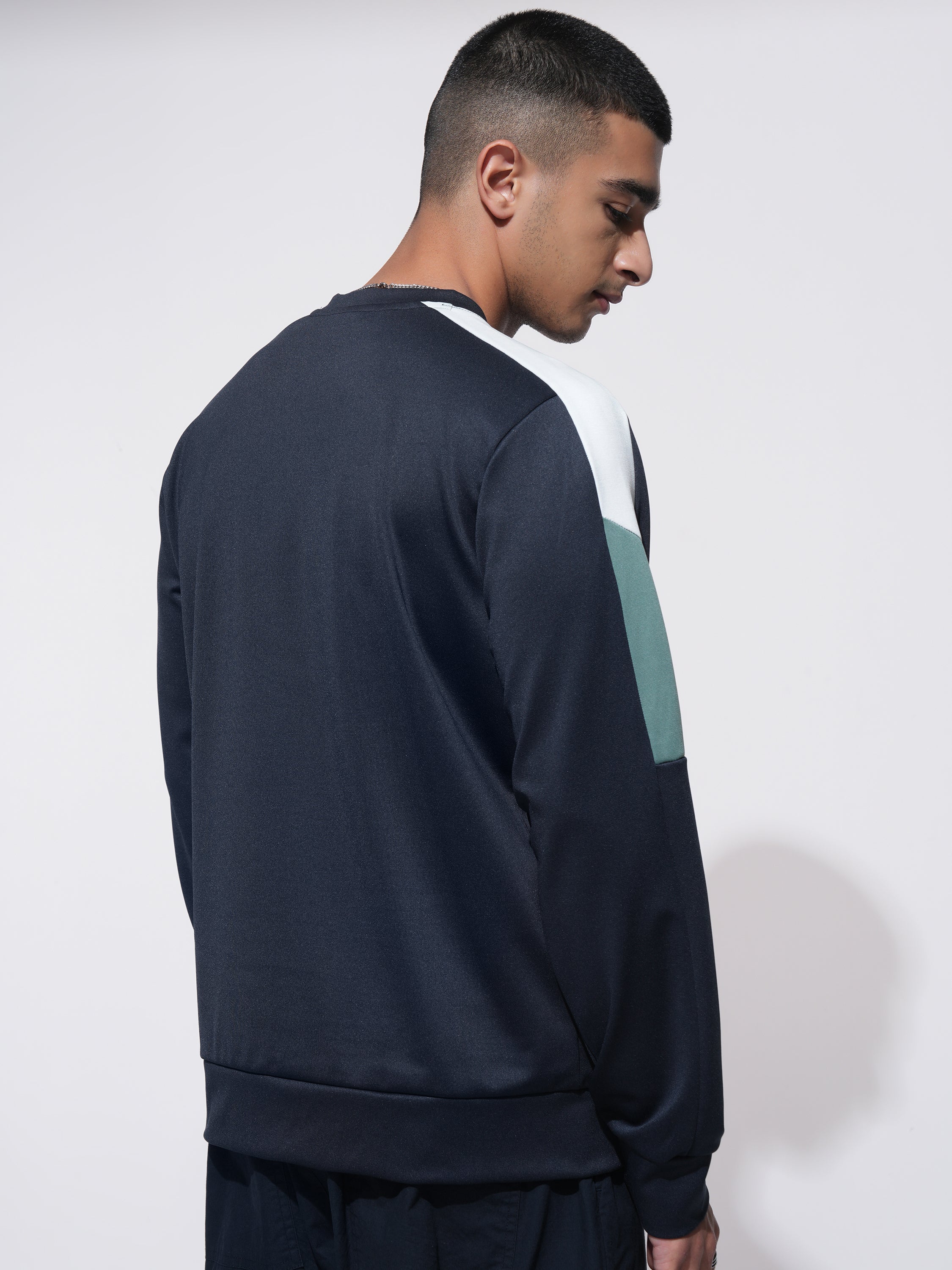 Highlander Men Navy Blue Solid Round Neck Relaxed Fit T-Shirt - Navy Blue - Image 3