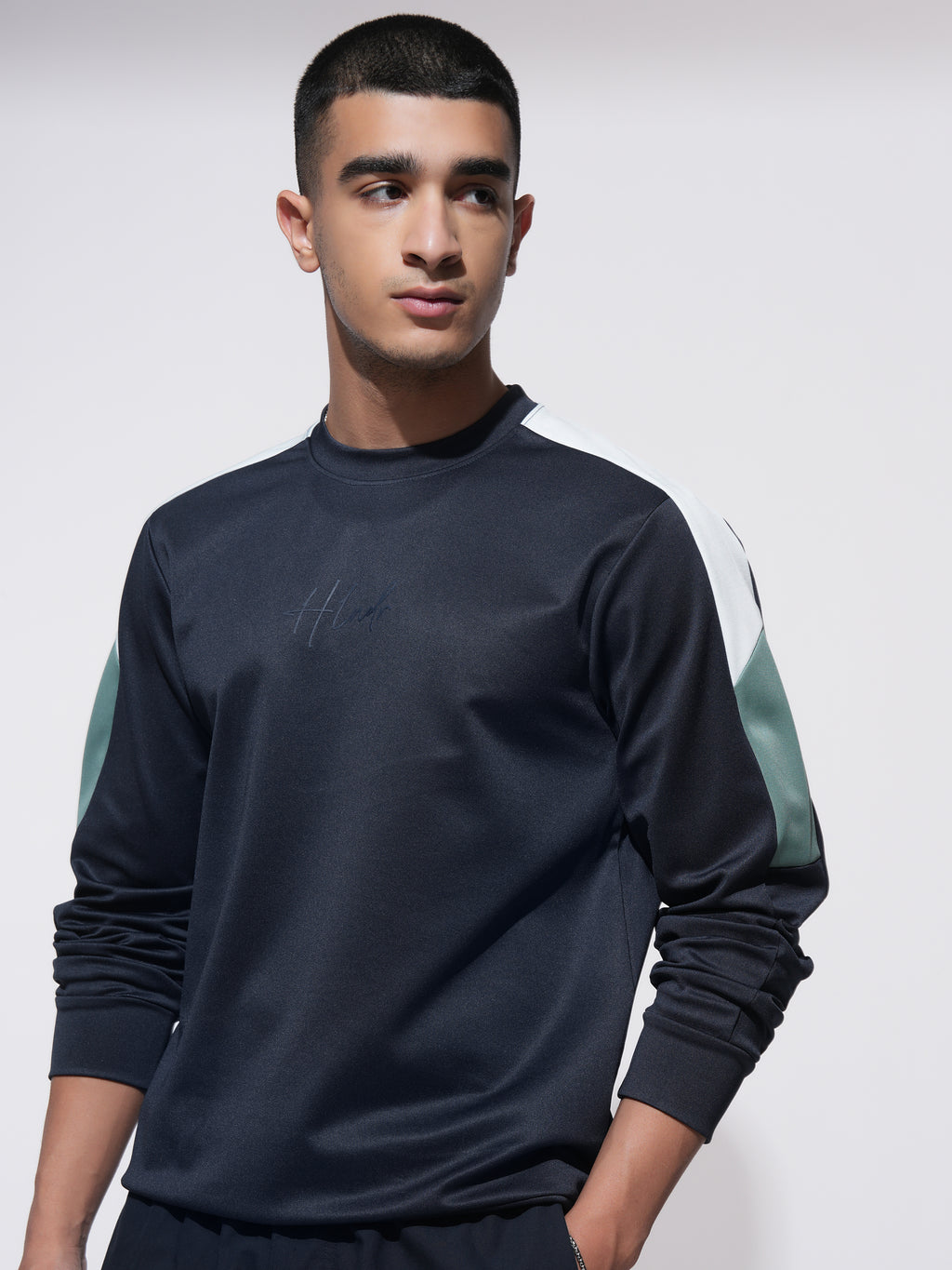 Highlander Men Navy Blue Solid Round Neck Relaxed Fit T-Shirt - Navy Blue - Image 4
