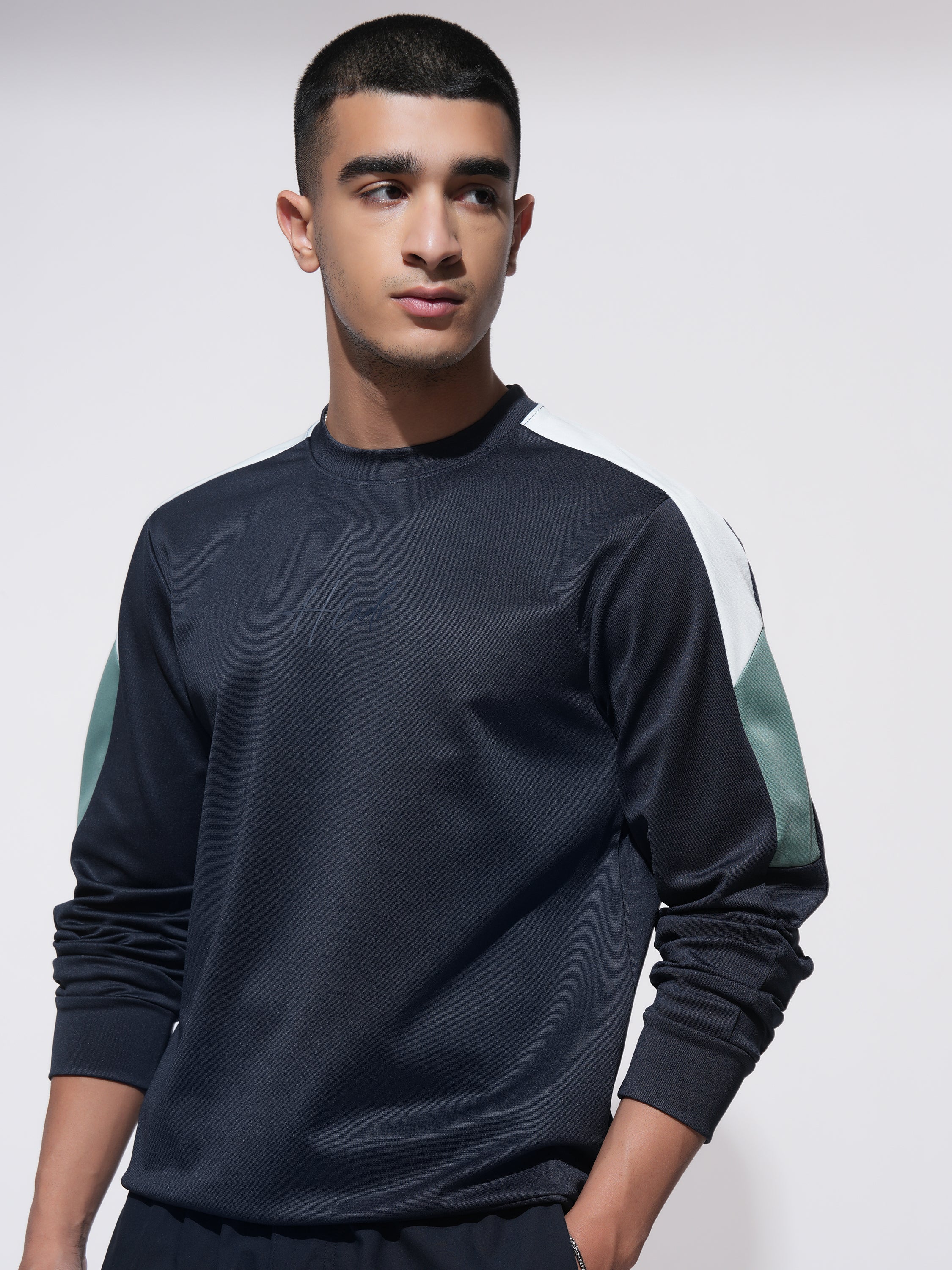 Highlander Men Navy Blue Solid Round Neck Relaxed Fit T-Shirt - Navy Blue - Image 4