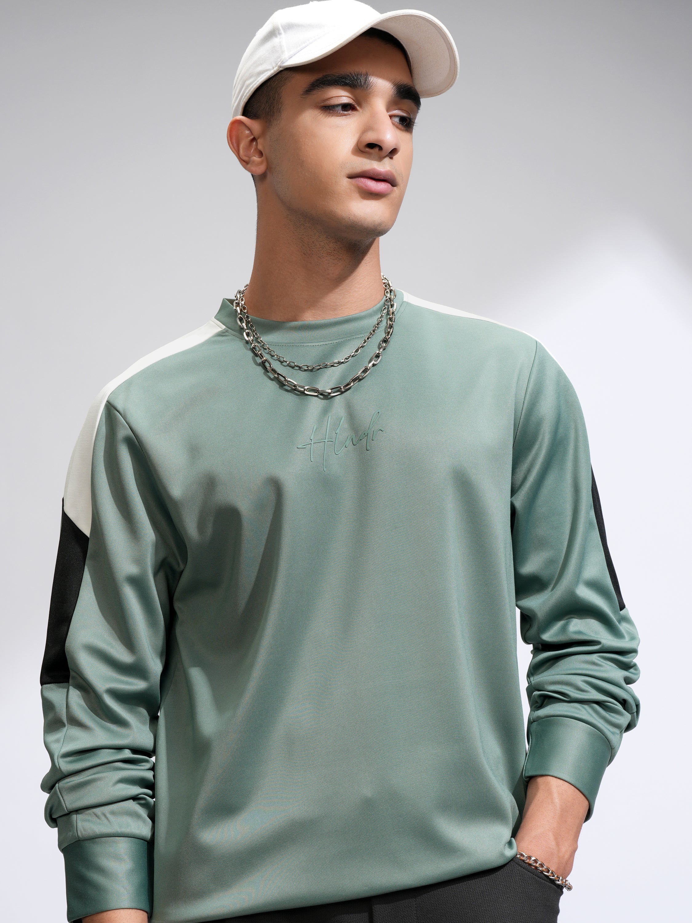 Highlander Men Green Solid Round Neck Relaxed Fit T-Shirt - Green - Image 1