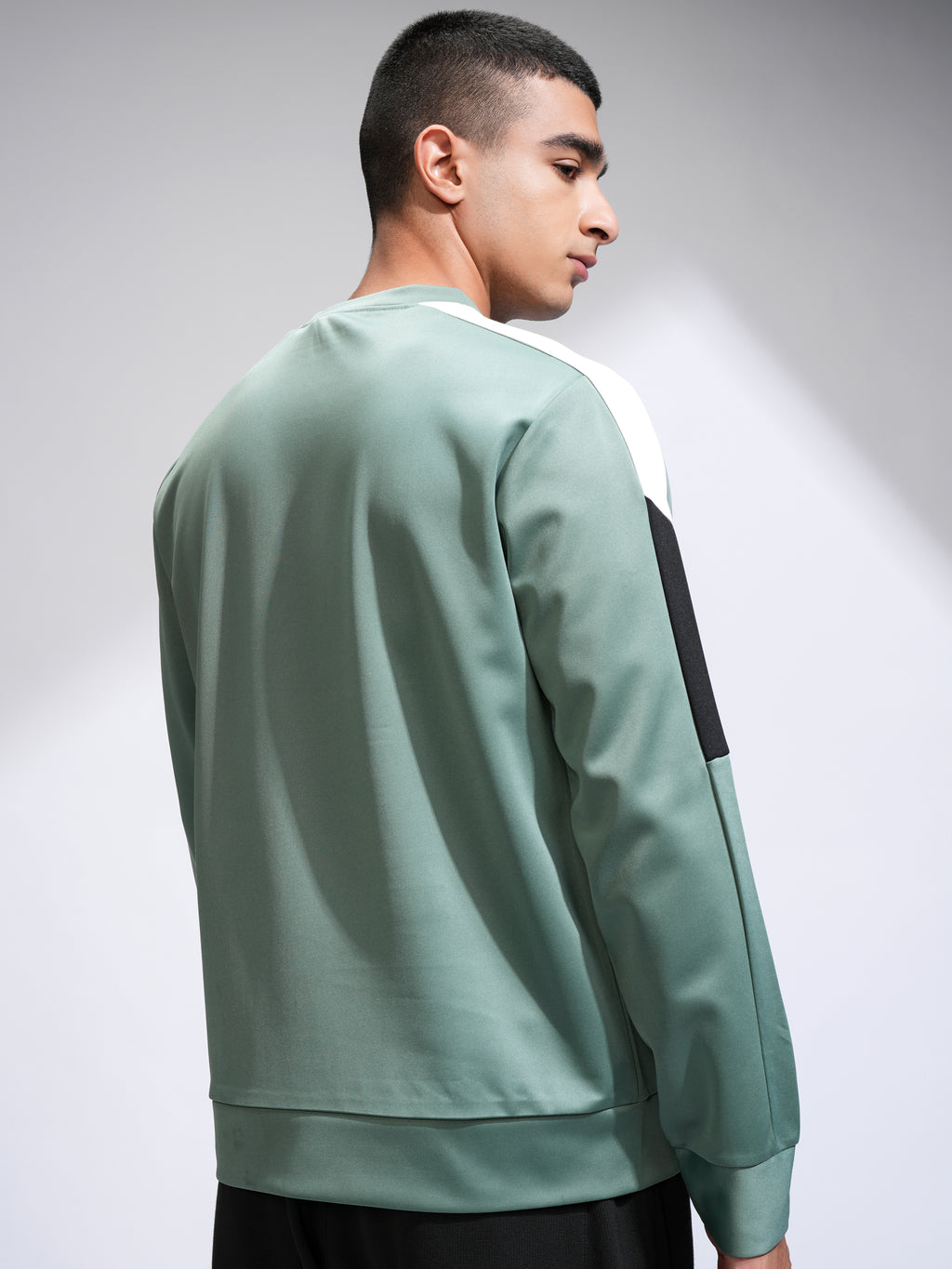Highlander Men Green Solid Round Neck Relaxed Fit T-Shirt - Green - Image 3