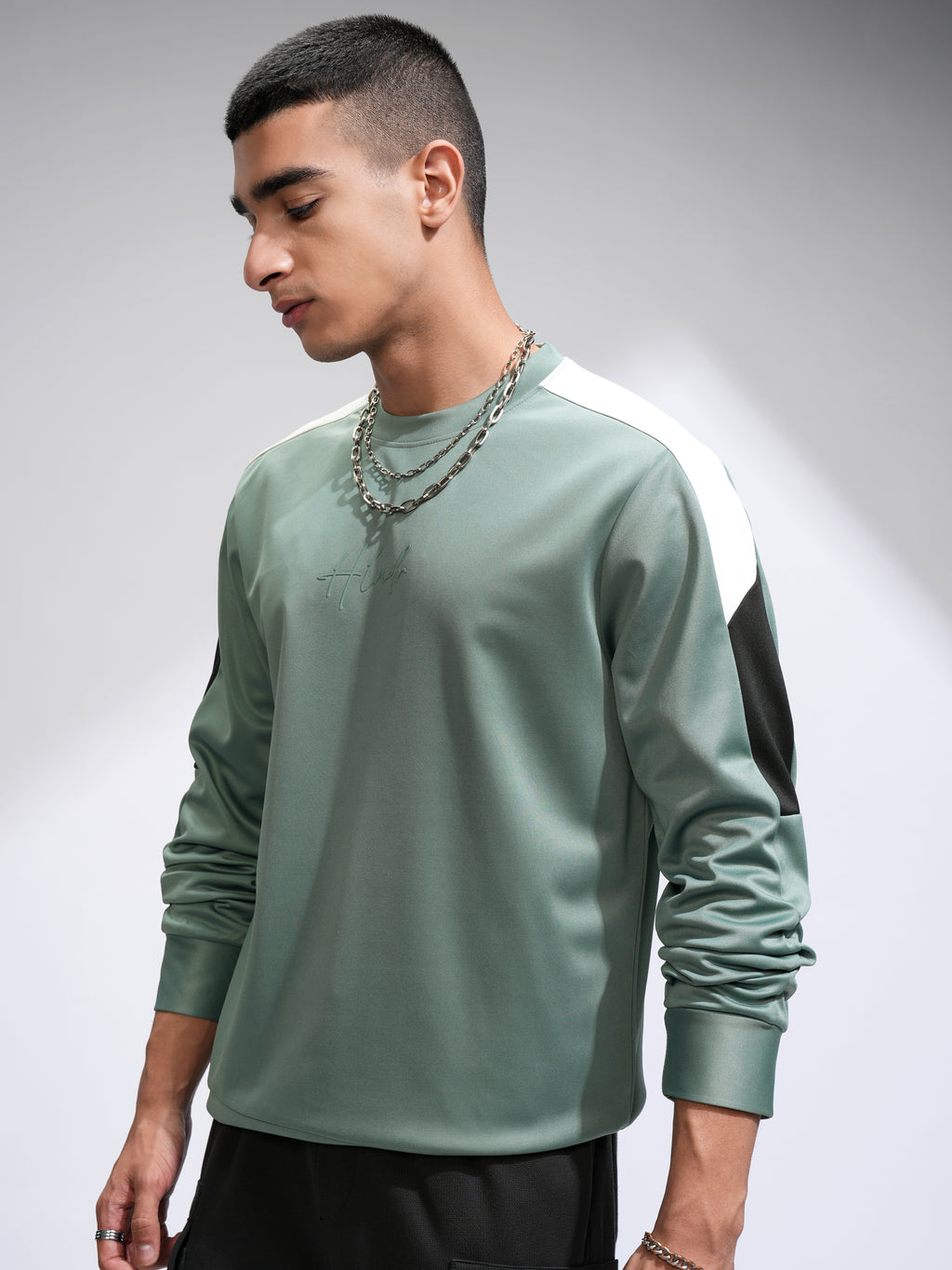 Highlander Men Green Solid Round Neck Relaxed Fit T-Shirt - Green - Image 4