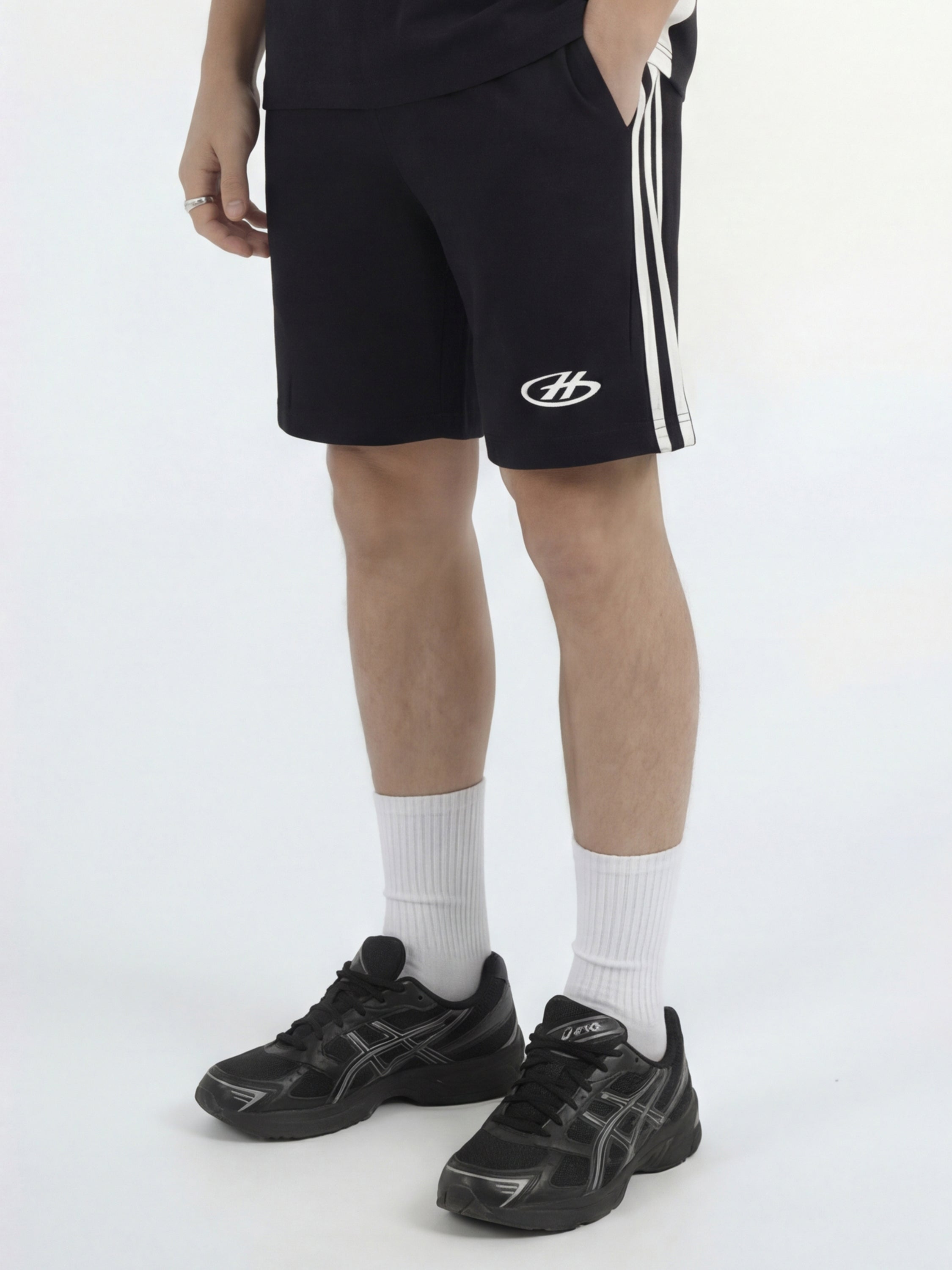 Highlander Men Black Relaxed Fit Regular Shorts - Black - Image 4