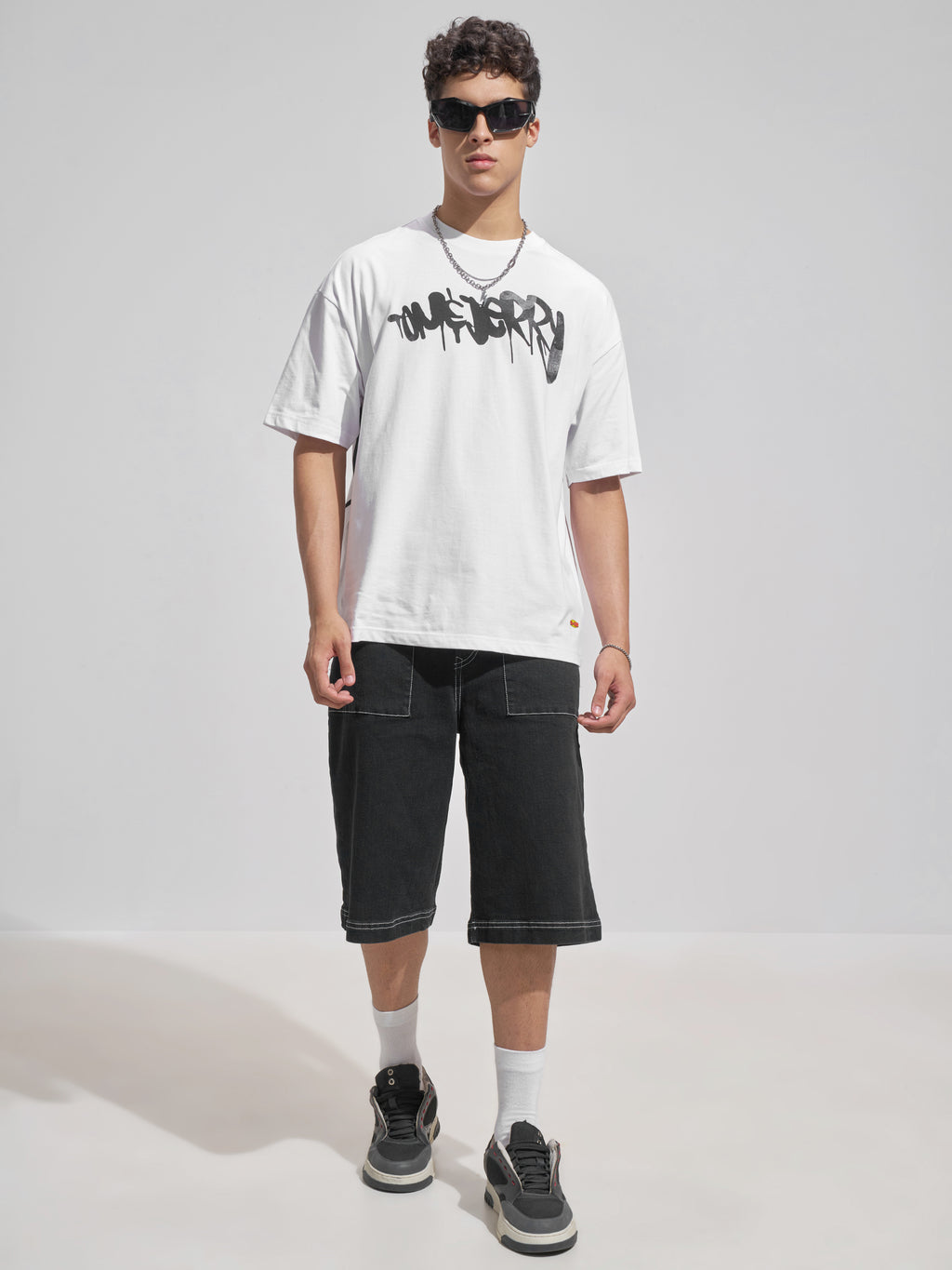 WB By Highlander Men White Tom And Jerry Printed Round Neck Oversized Fit T-Shirt