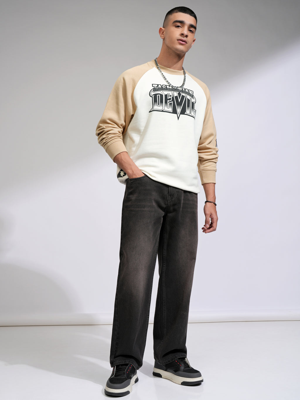 WB By Highlander Men White Looney Tunes Round Neck Pullover Sweatshirt - White - Image 2