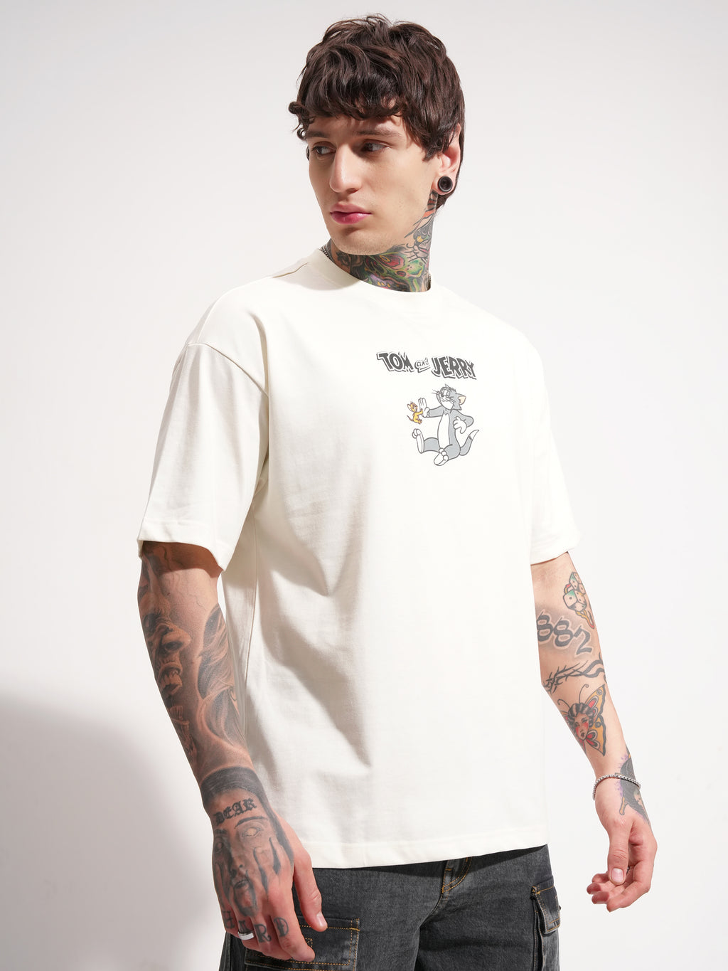 WB By Highlander Men Off White Tom And Jerry Printed Round Neck Oversized Fit T-Shirt - Off White - Image 6