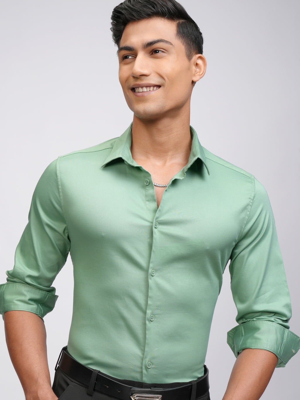 Locomotive Men Green Solid Slim Fit Casual Shirt - Green - Image 1