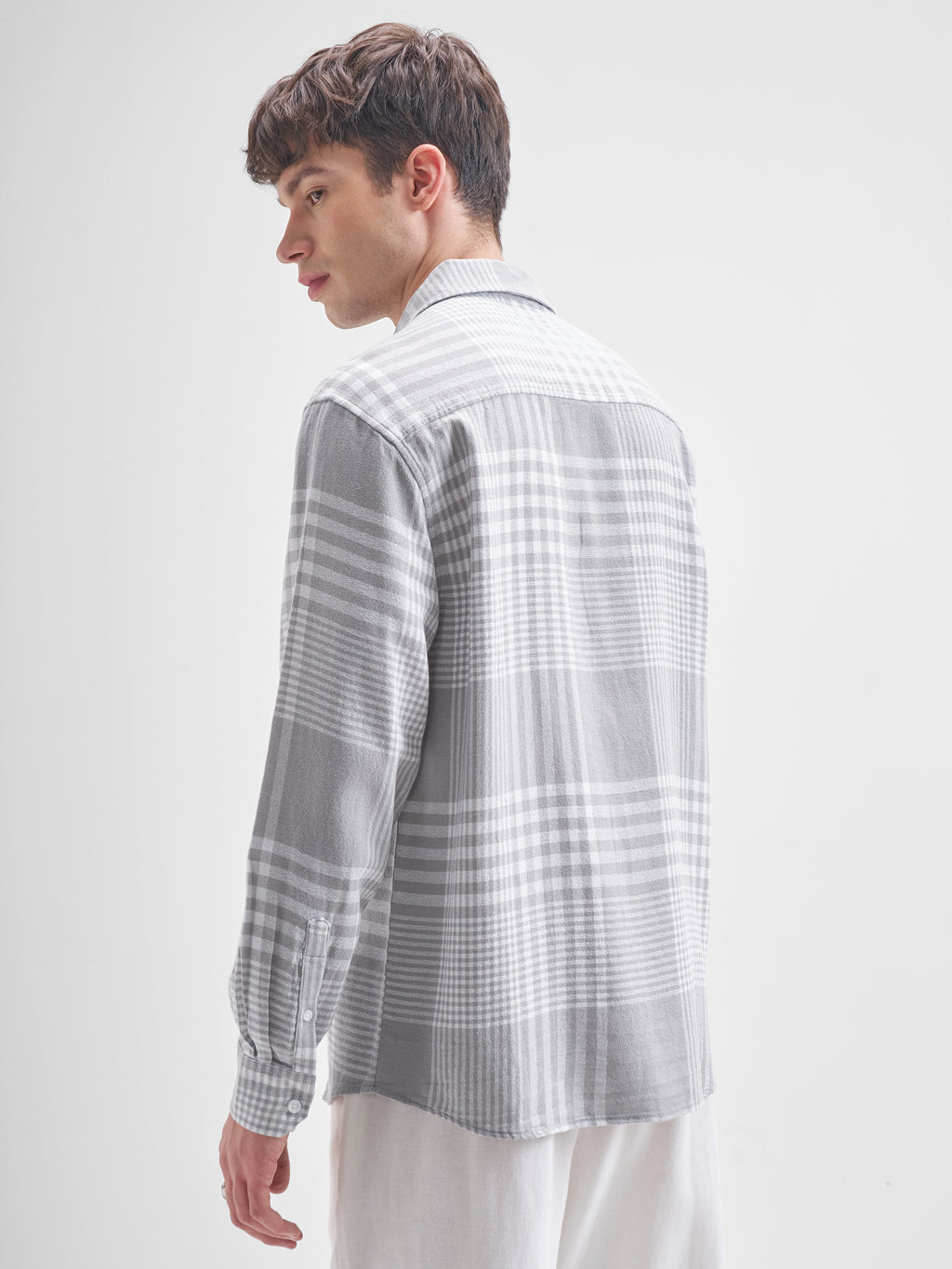 Locomotive Men Grey Checked Relaxed Fit Casual Shirt - Grey - Image 3