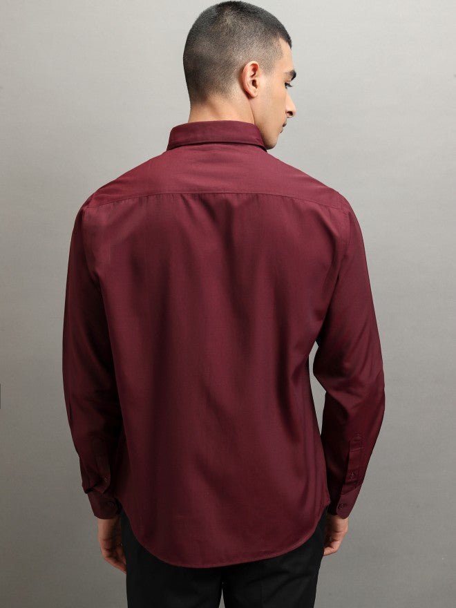 Highlander Men Burgundy Solid Slim Fit Casual Shirt - Burgundy - Image 3