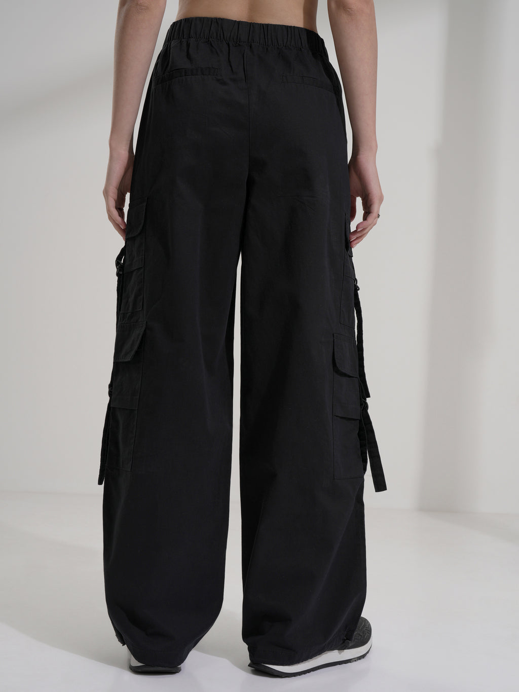 Tokyo Talkies Women Black Solid Straight Fit Cargos - Black - Image 3