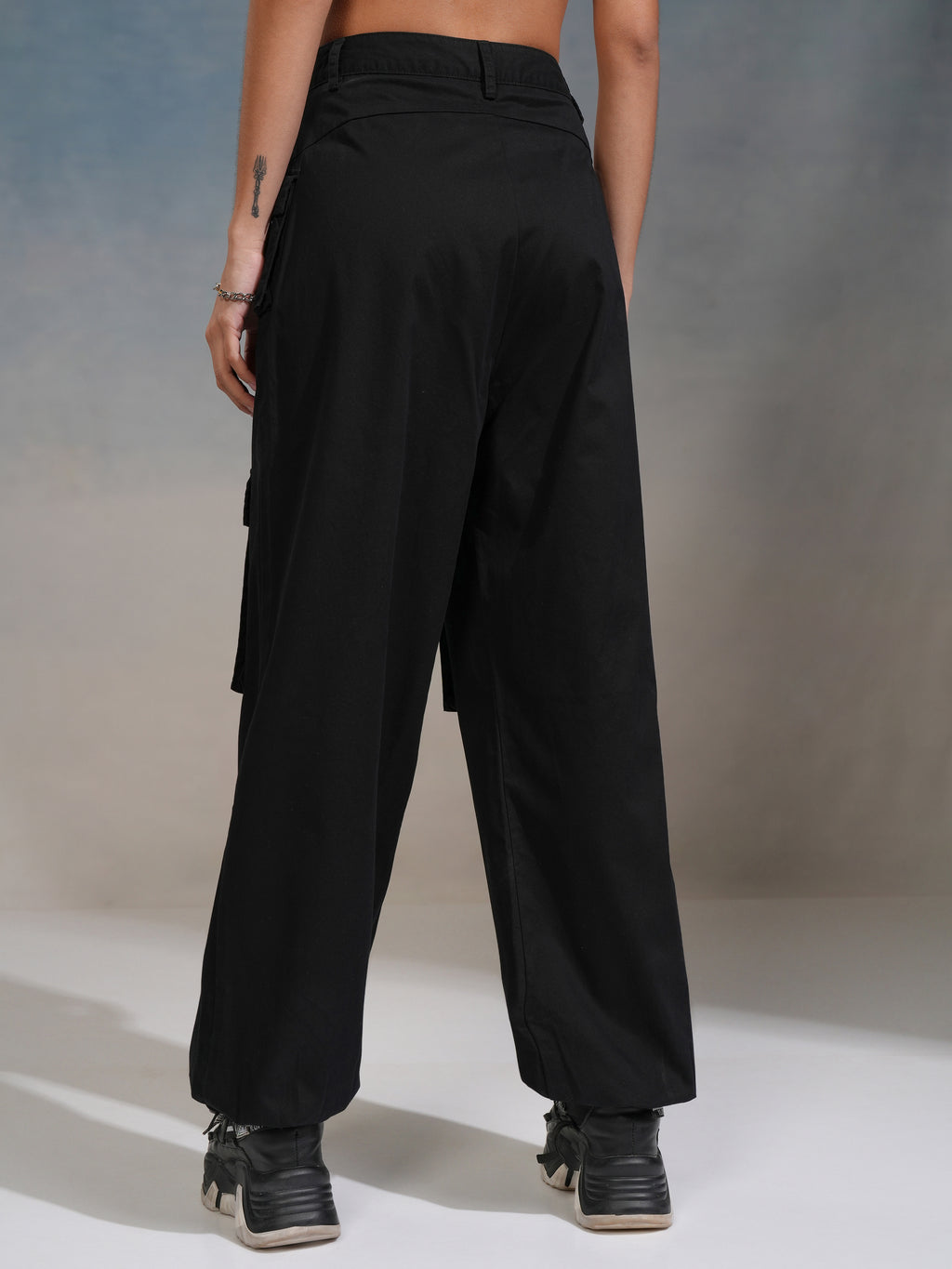 Tokyo Talkies Women Black Solid Flared Casual Trouser - Black - Image 3