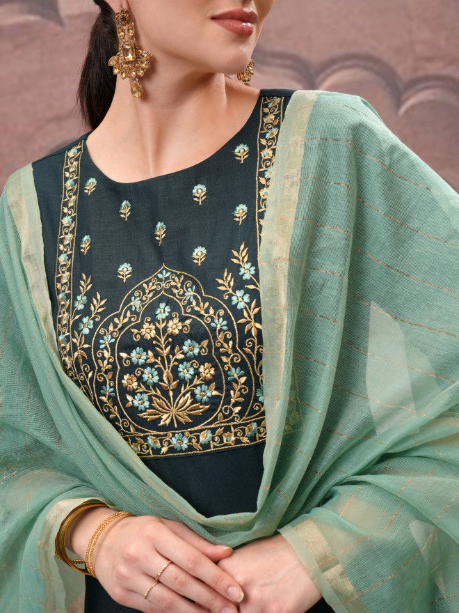 Vishudh Women Green Embroidered Kurta With Trouser And Dupatta - Green - Image 5