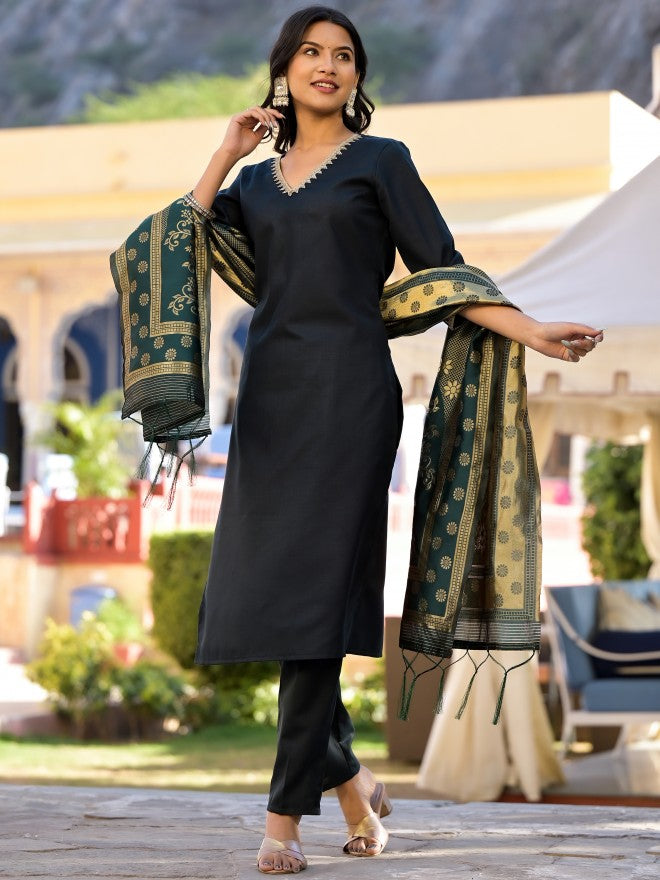 Vishudh Women Green Solid Kurta With Trouser And Dupatta - Green - Image 2