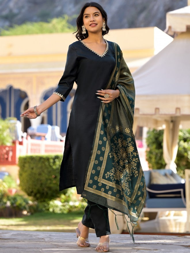 Vishudh Women Green Solid Kurta With Trouser And Dupatta - Green - Image 4