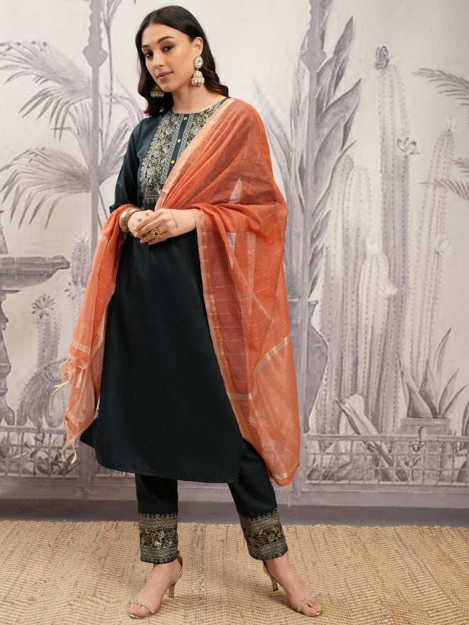 Vishudh Women Green Printed Kurta With Trouser And Dupatta - Green - Image 2